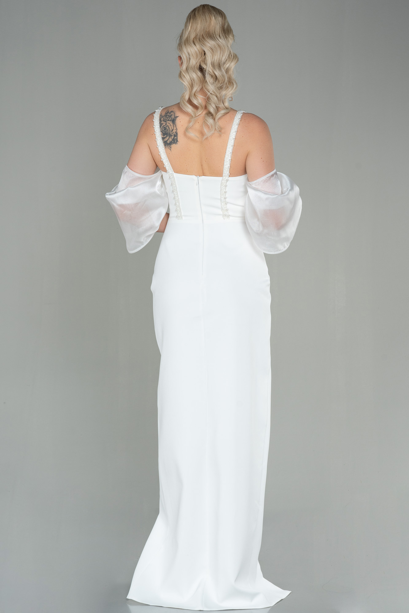 Ekru Askılı Kol Aksesuarlı Yırtmaçlı Uzun Abiye ABU2911 - Görsel 2