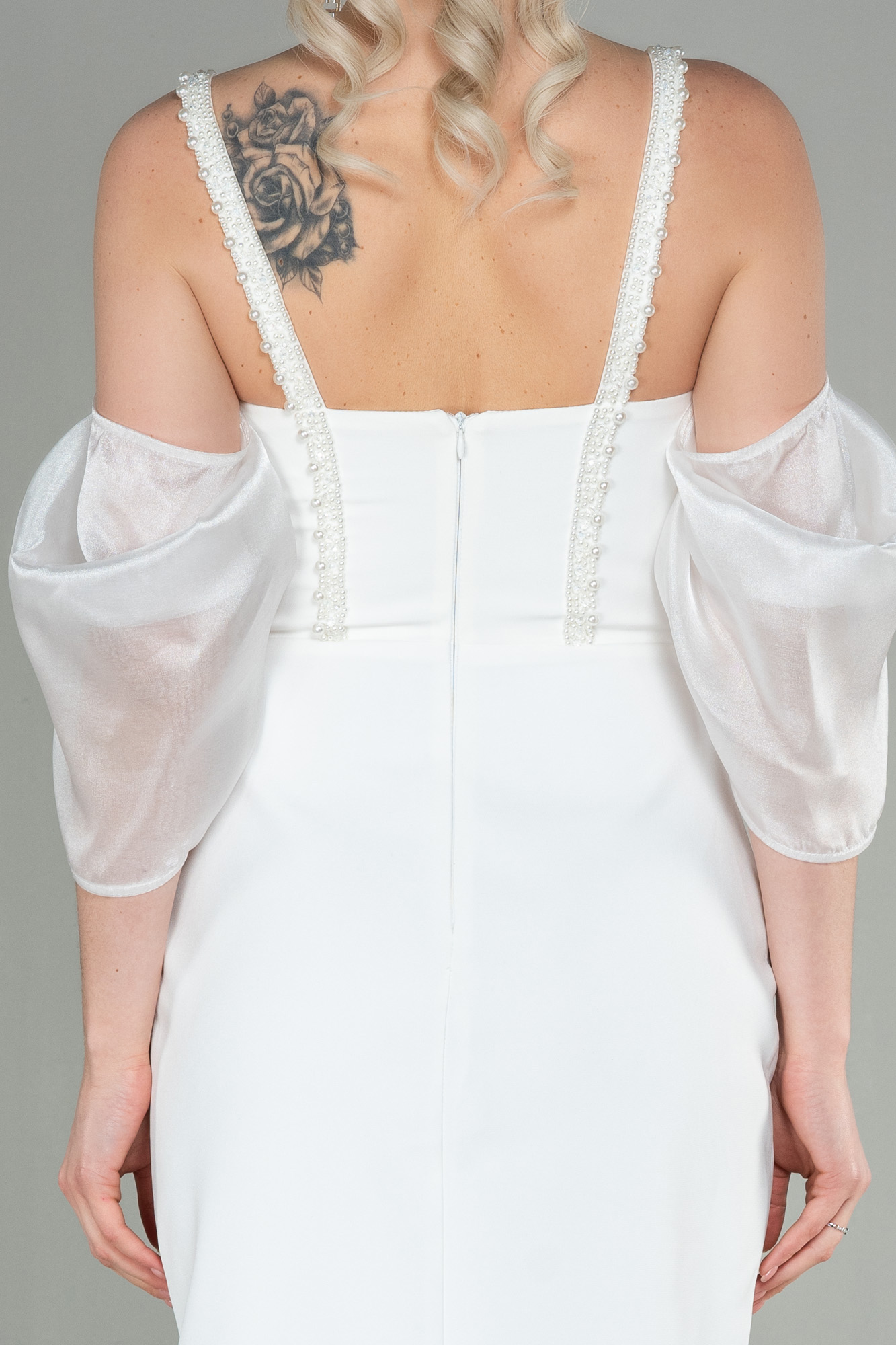 Ekru Askılı Kol Aksesuarlı Yırtmaçlı Uzun Abiye ABU2911 - Görsel 4