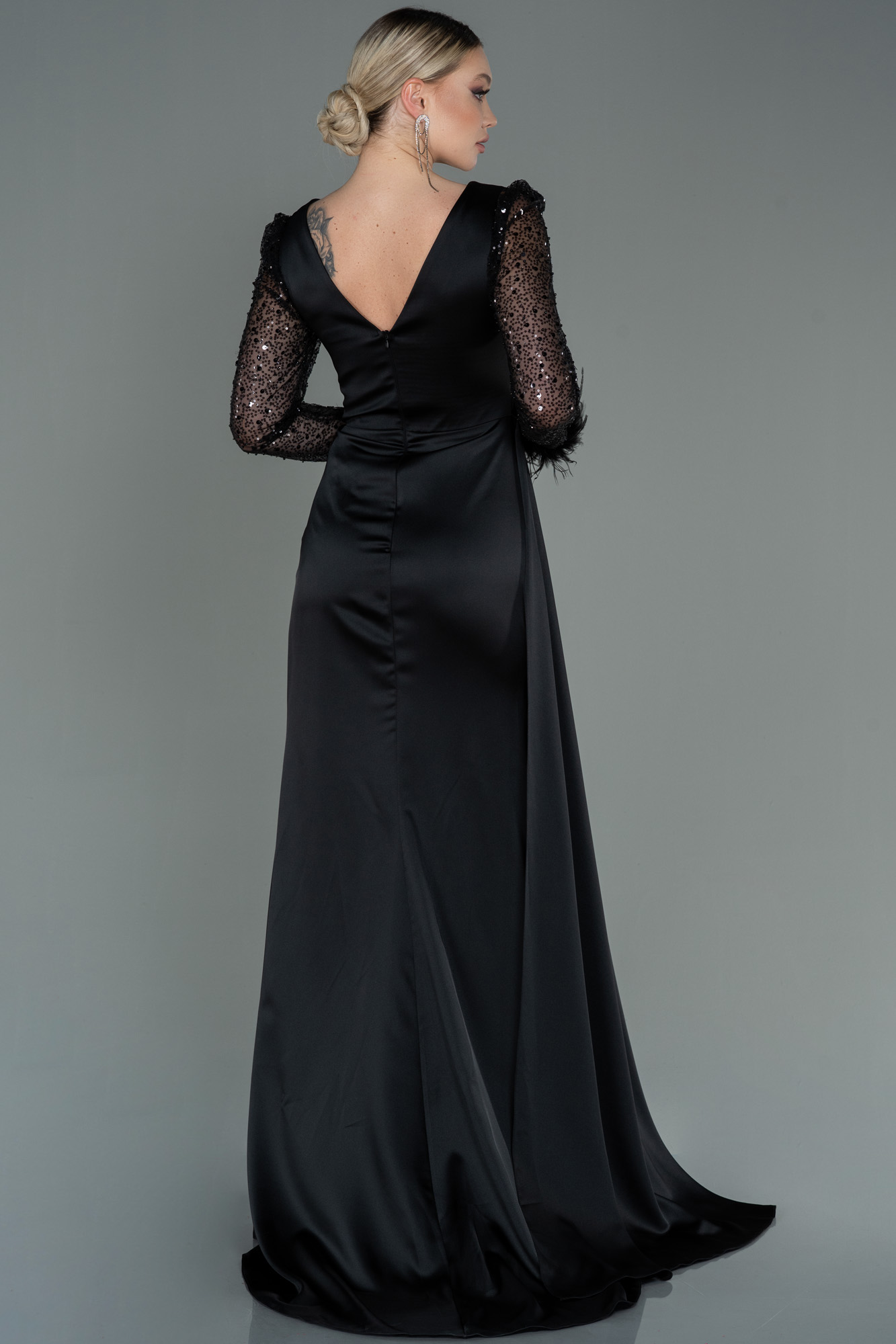 Siyah Pullu Uzun Kol Yırtmaçlı Saten Abiye ABU3080 - Görsel 2