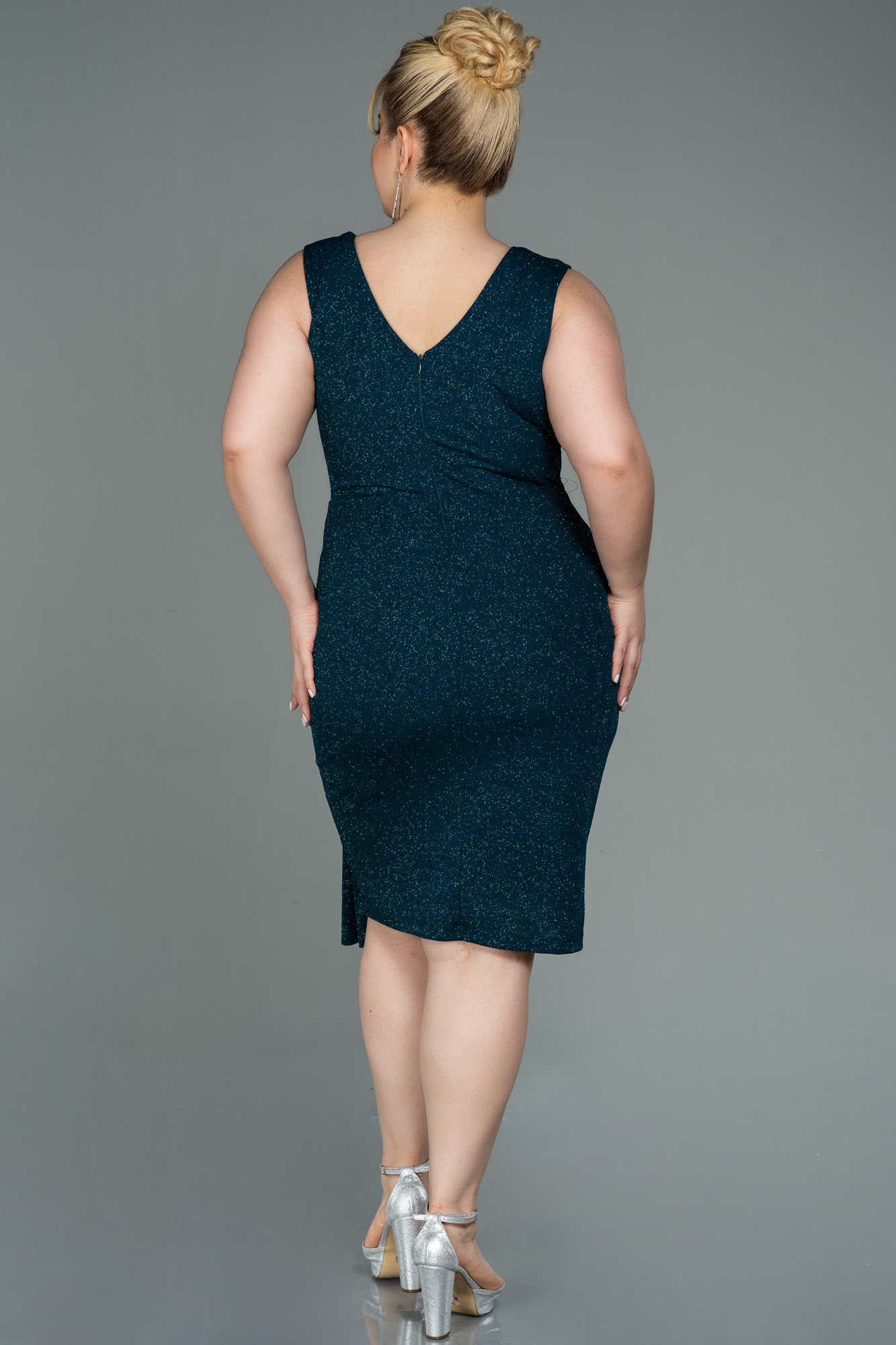 Zümrüt Yeşili Kolsuz V Yaka Simli Midi Büyük Beden Abiye ABK1752 - Görsel 2