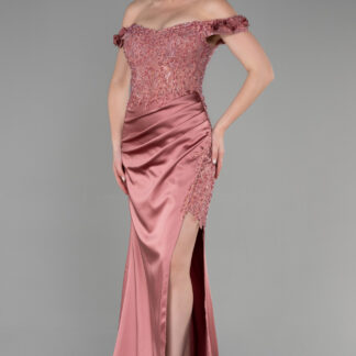 Soğan Kabuğu Kayık Yaka Yırtmaçlı Uzun Saten Abiye ABU3384