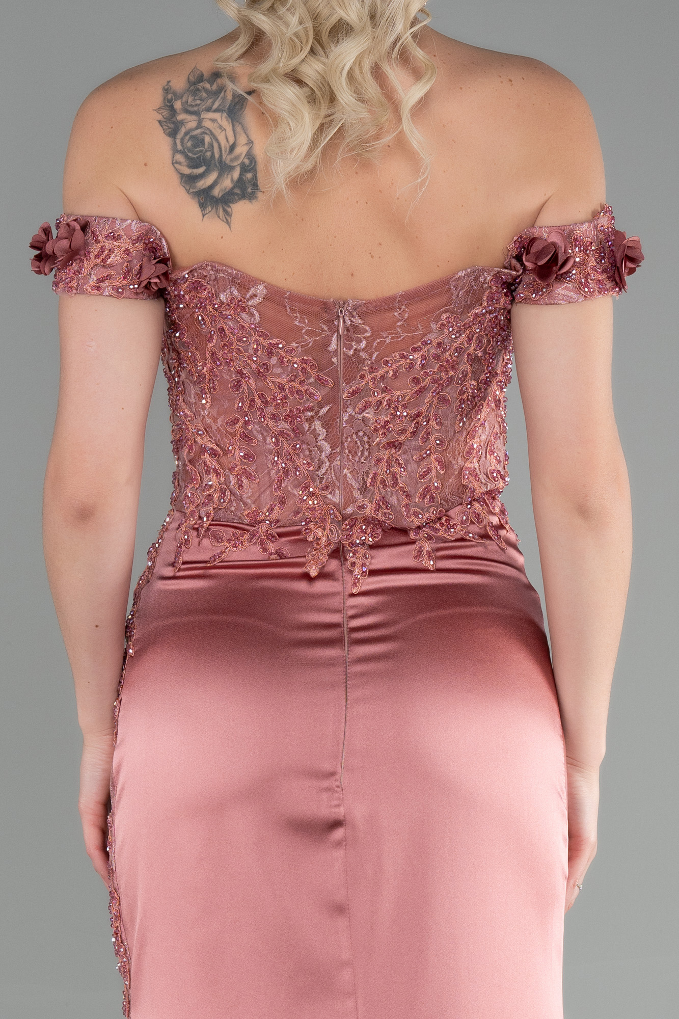 Soğan Kabuğu Kayık Yaka Yırtmaçlı Uzun Saten Abiye ABU3384 - Görsel 4