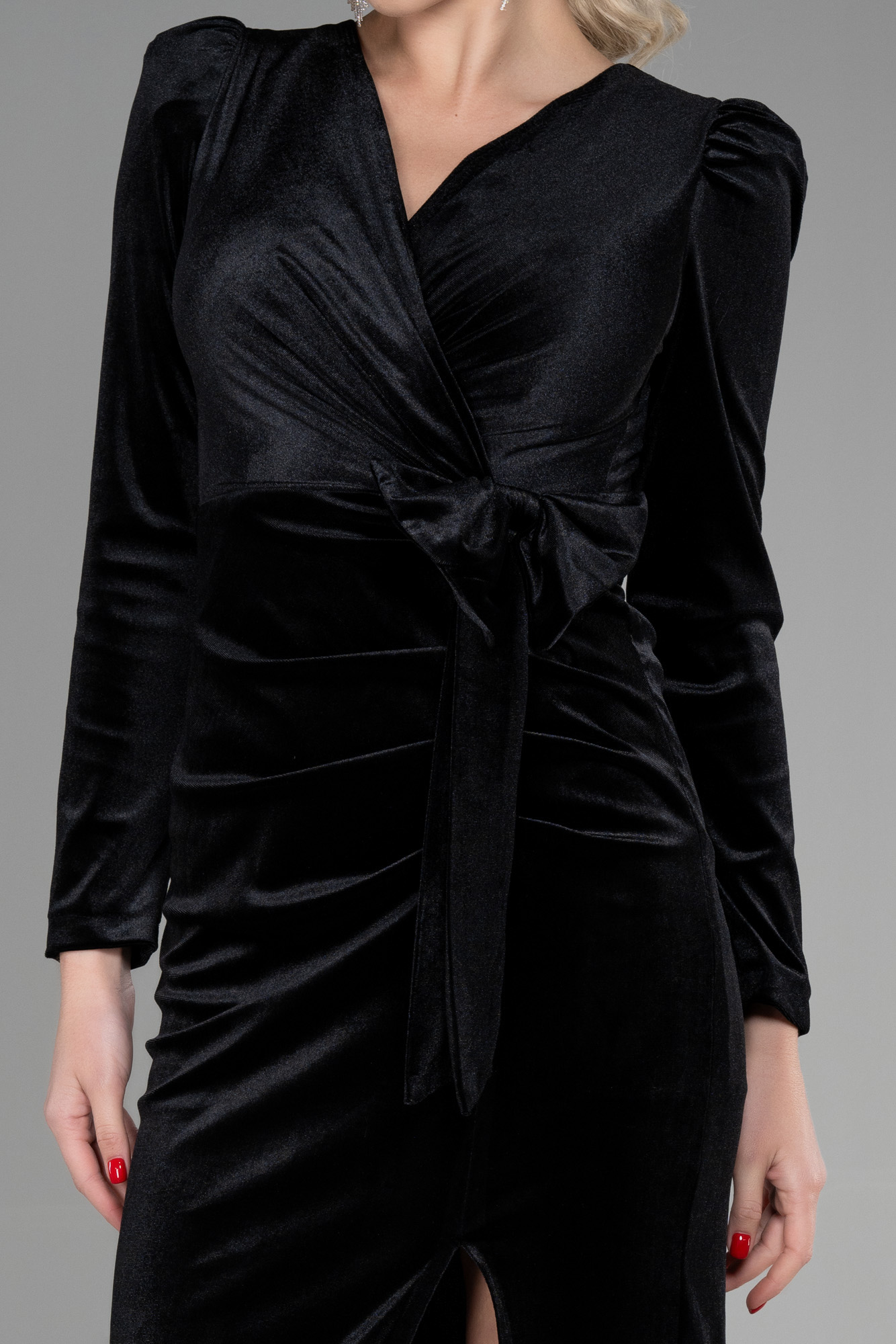 Siyah Uzun Kol Yırtmaçlı Kadife Midi Davet Elbisesi ABK1896 - Görsel 3