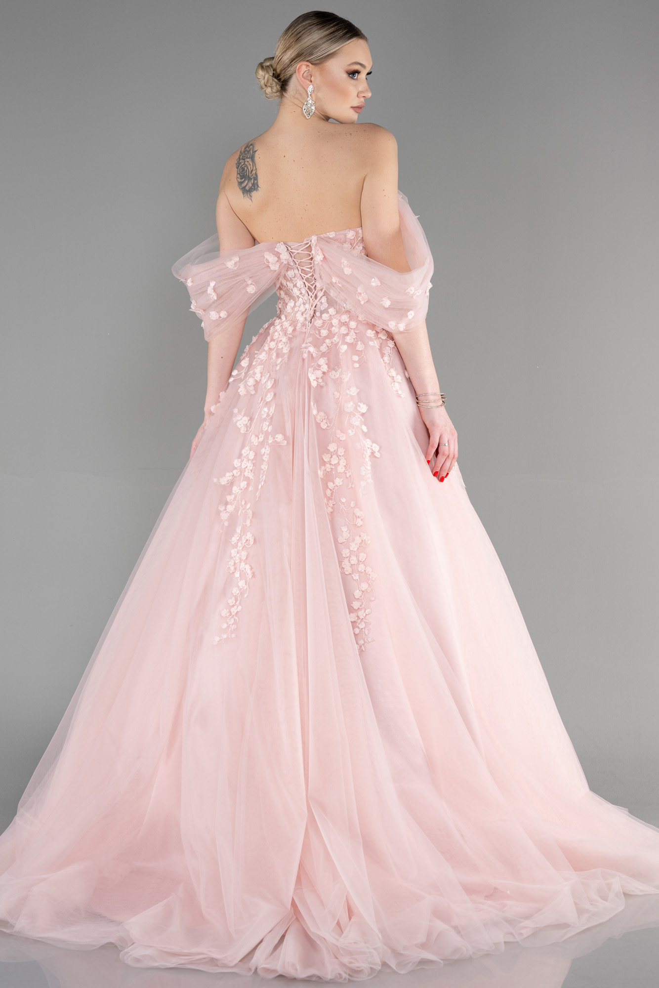 Pudra Kayık Yaka Üç Boyutlu Uzun Özel Tasarım Abiye ABU3600 - Görsel 2