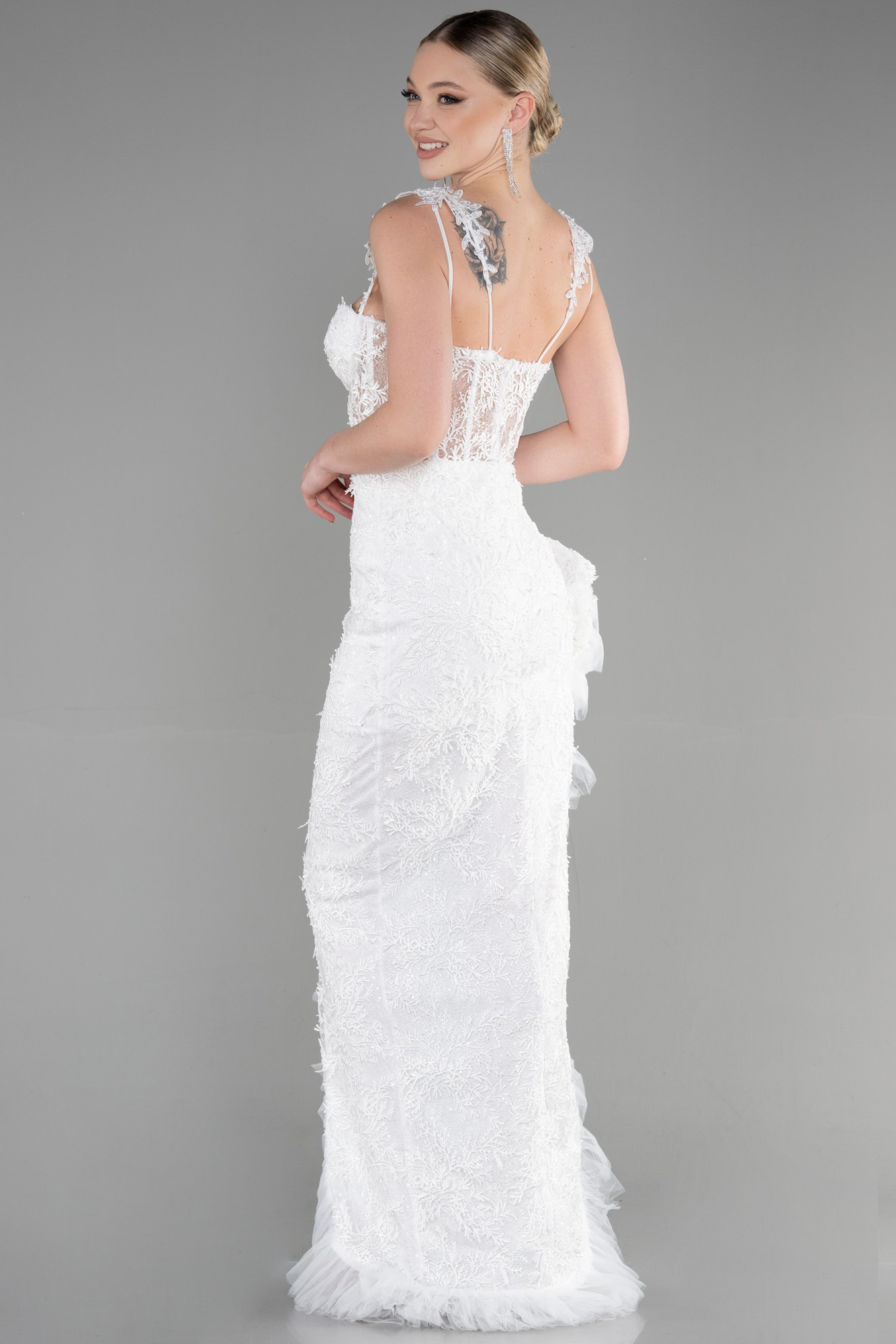 Ekru Bacak Dekolteli Uzun Güpürlü Pullu Abiye ABU3317 - Görsel 2