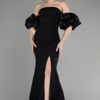 Siyah Straplez Kol Aksesuarlı Yırtmaçlı Uzun Abiye ABU3659