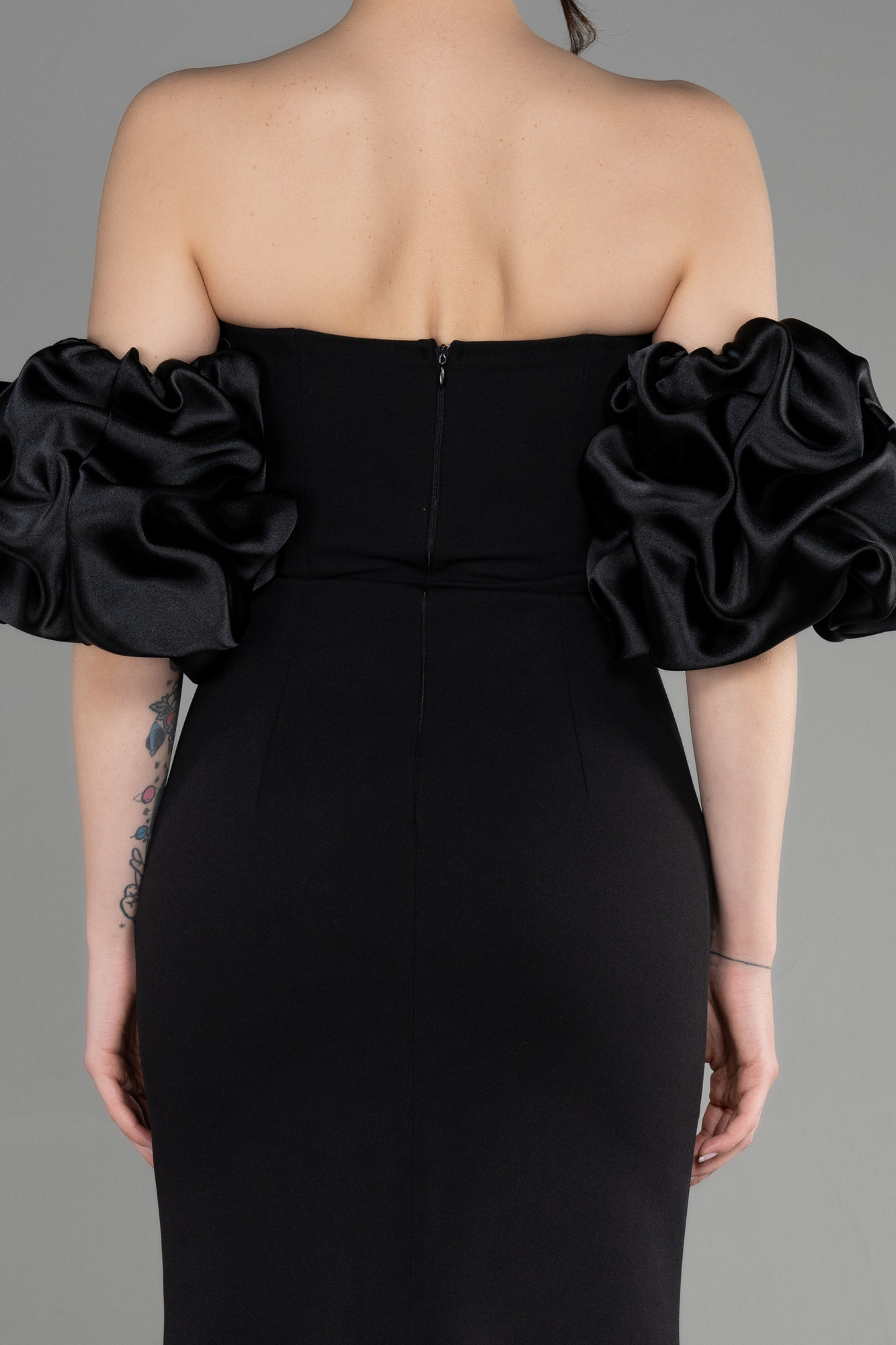 Siyah Straplez Kol Aksesuarlı Yırtmaçlı Uzun Abiye ABU3659 - Görsel 4