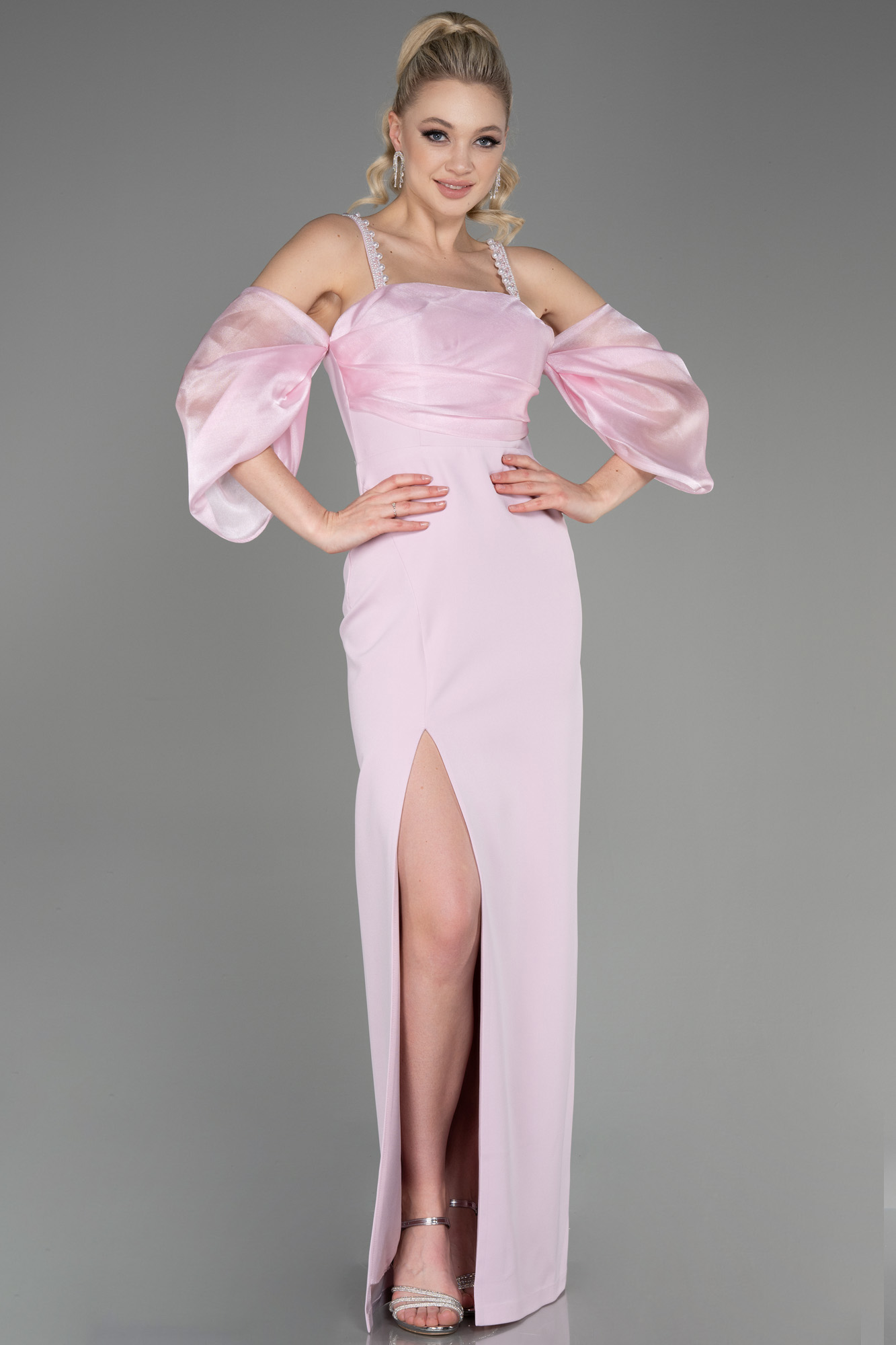 Pudra Askılı Kol Aksesuarlı Yırtmaçlı Uzun Abiye ABU2911