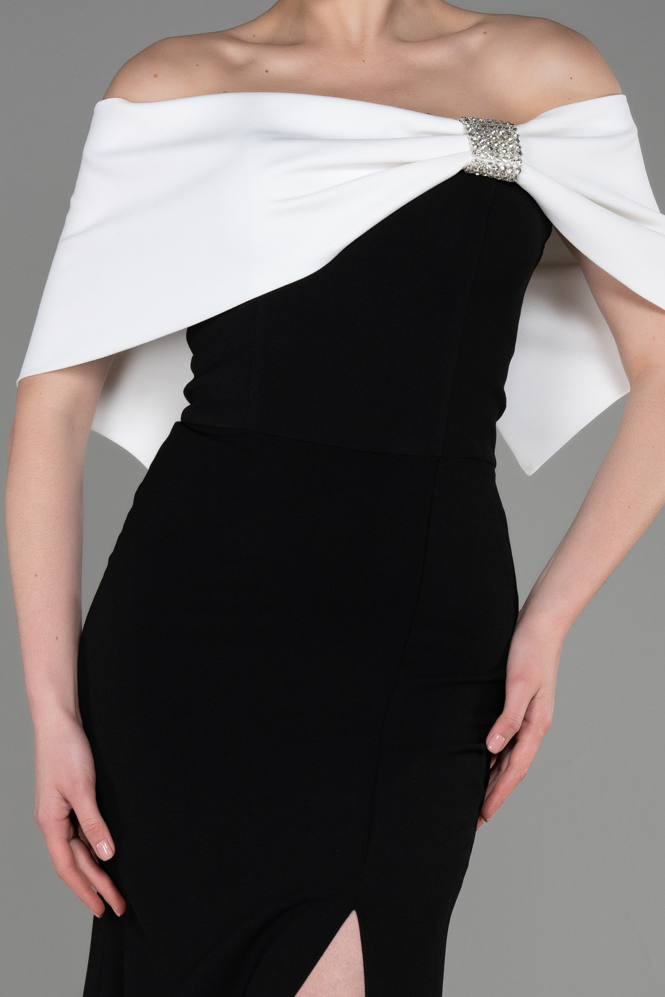 Siyah-Ekru Kayık Yaka Bacak Dekolteli Uzun Abiye ABU3775 - Görsel 3