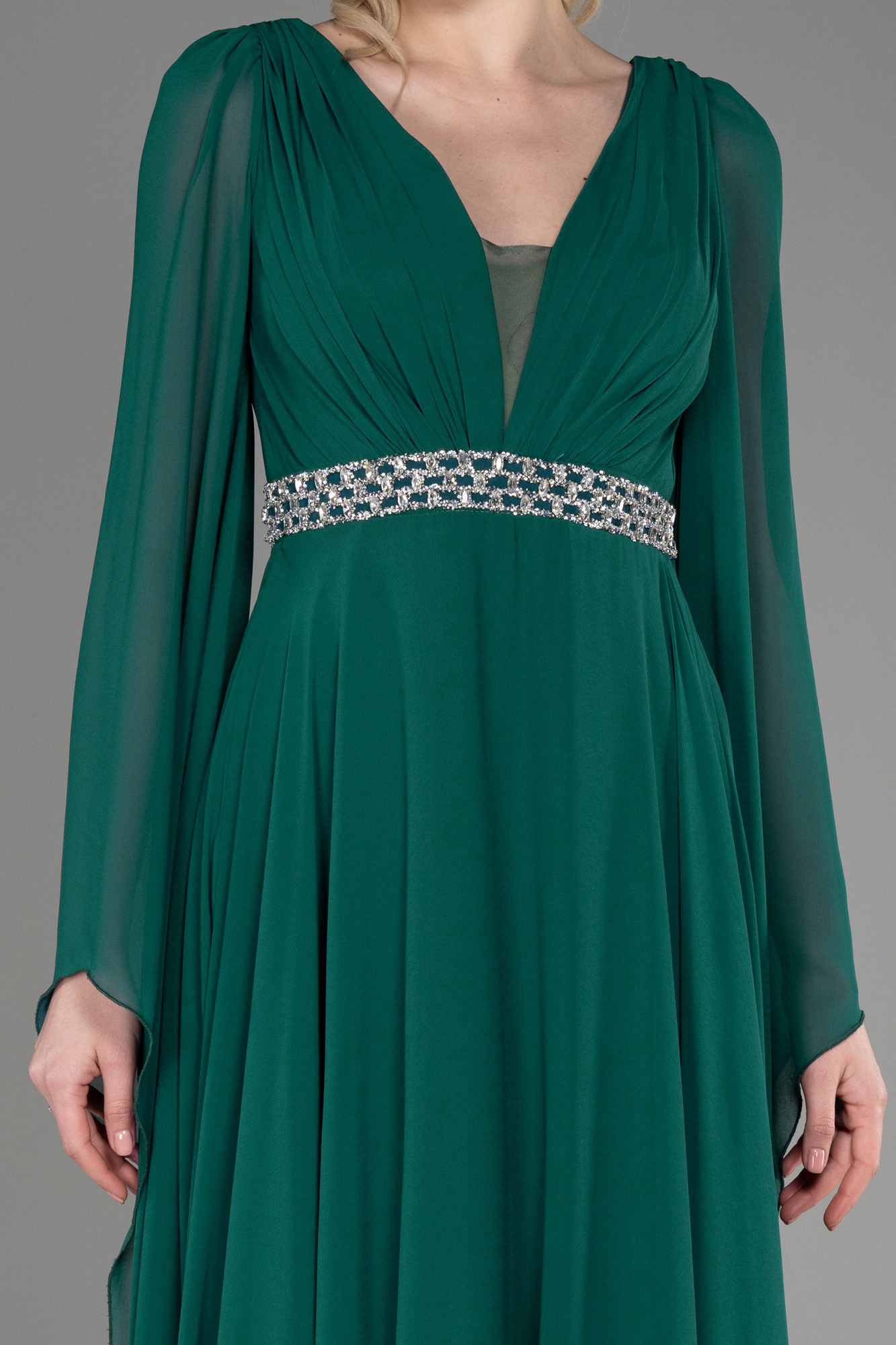 Zümrüt Yeşili Uzun Şal Kol V Yaka Şifon Abiye Elbise ABU3541 - Görsel 3