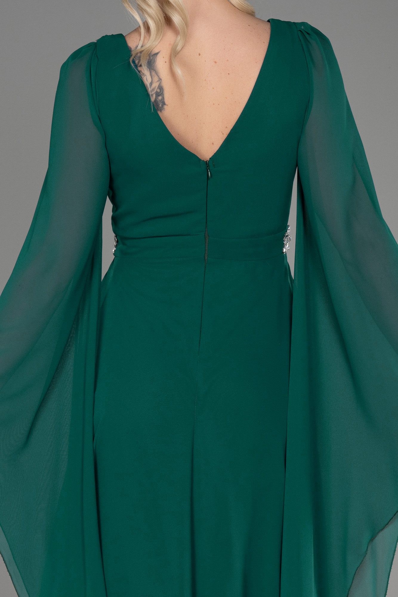 Zümrüt Yeşili Uzun Şal Kol V Yaka Şifon Abiye Elbise ABU3541 - Görsel 4
