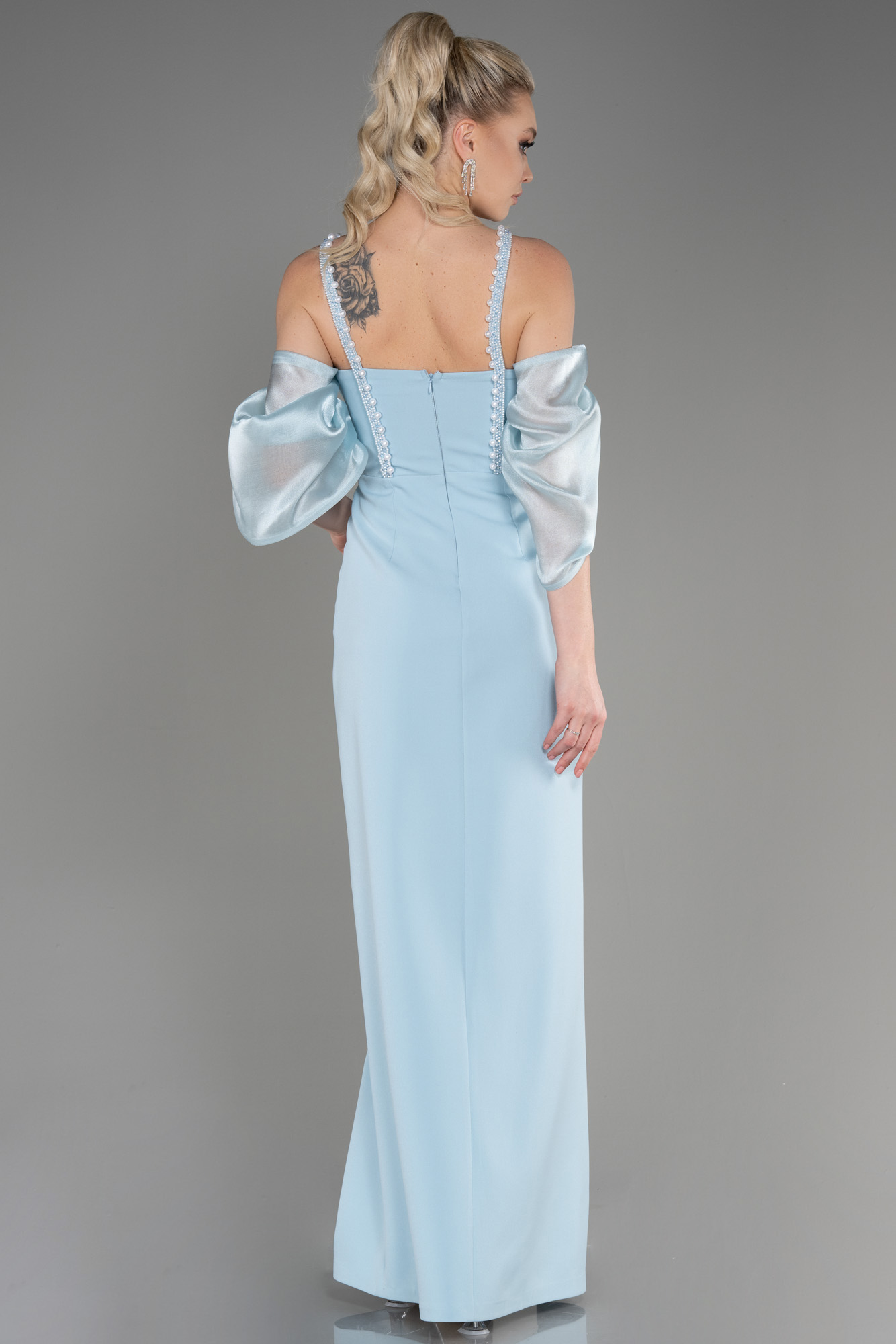 Buz Mavisi Askılı Kol Aksesuarlı Yırtmaçlı Uzun Abiye ABU2911 - Görsel 2