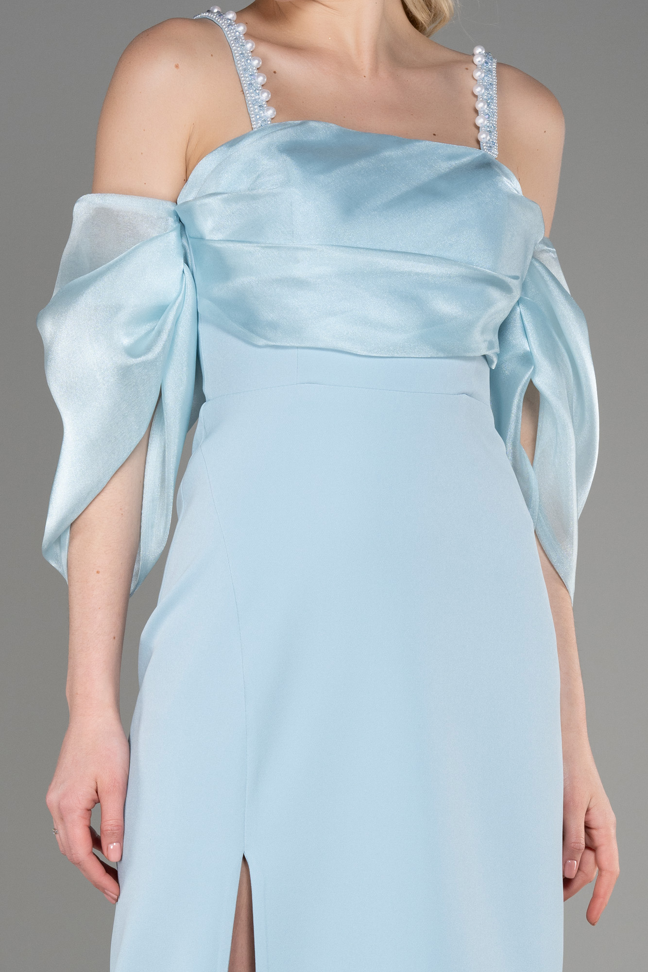 Buz Mavisi Askılı Kol Aksesuarlı Yırtmaçlı Uzun Abiye ABU2911 - Görsel 3