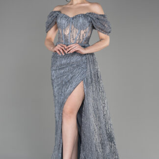 Gümüş Kayık Yaka Yırtmaçlı Uzun Simli Abiye ABU2706