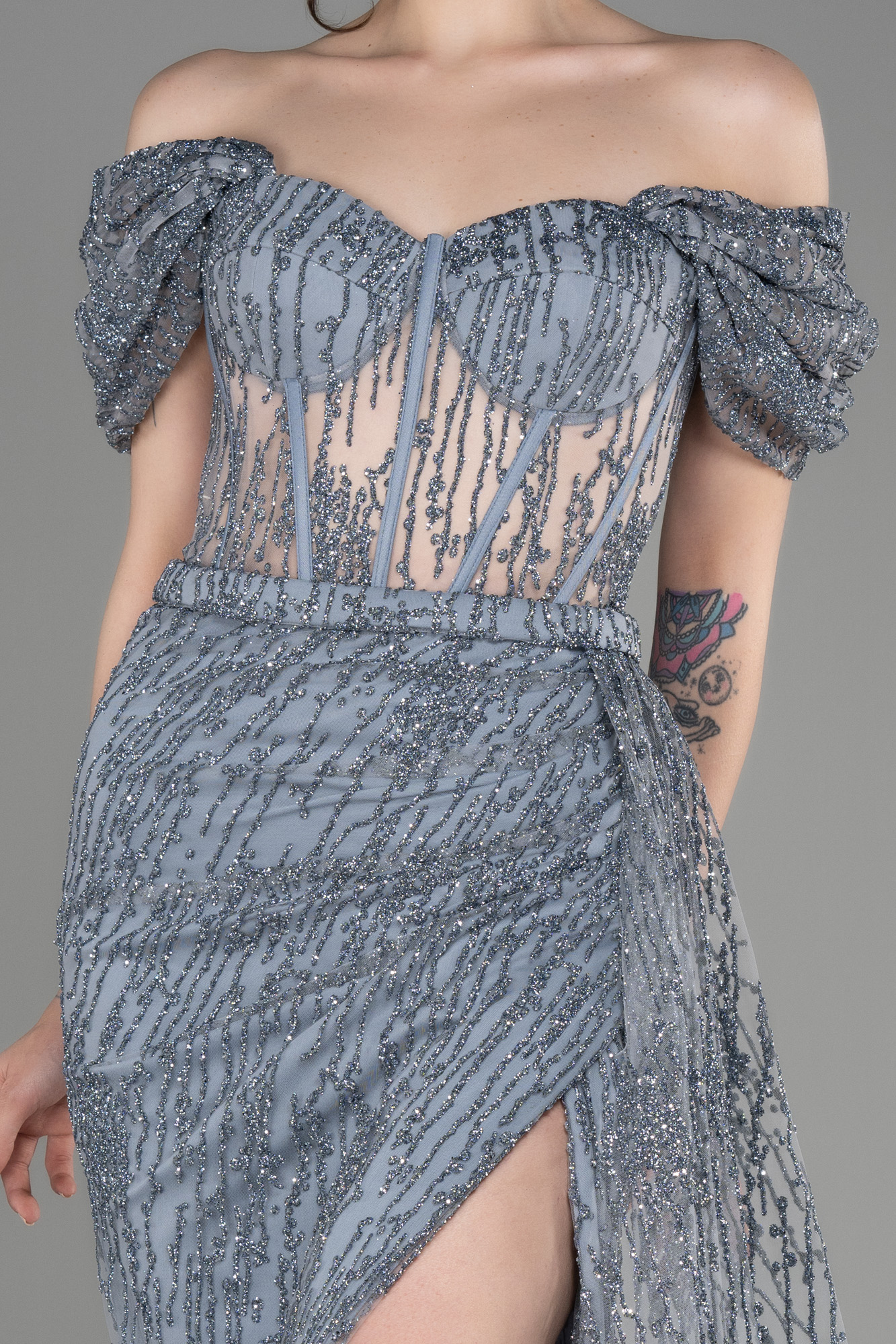 Gümüş Kayık Yaka Yırtmaçlı Uzun Simli Abiye ABU2706 - Görsel 3