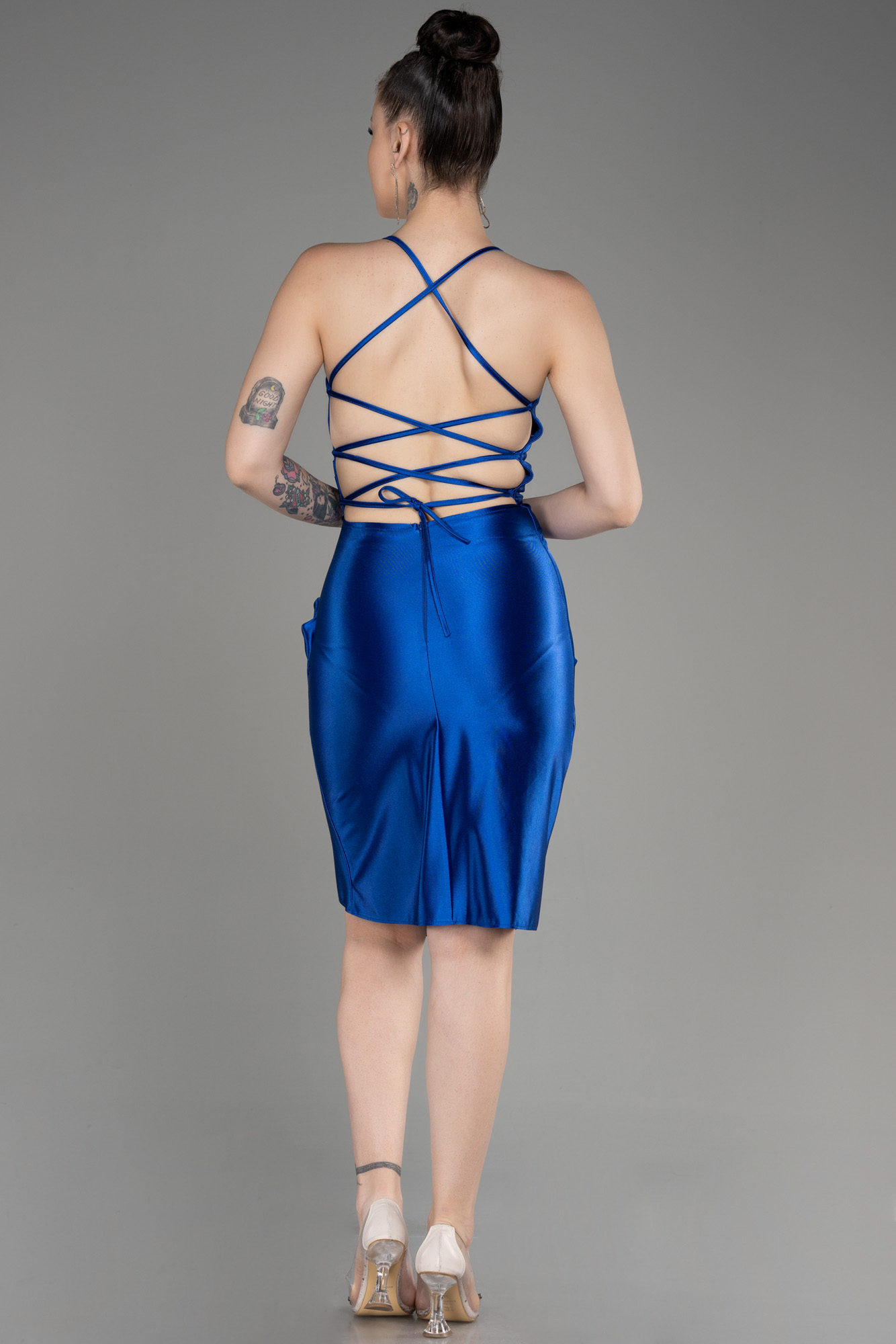 Saks Mavi Sırt Dekolteli Saten Kısa Davet Elbisesi ABK2078 - Görsel 2