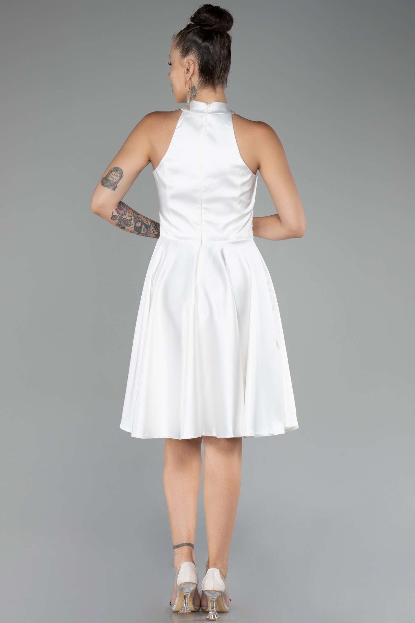 Ekru Halter Yaka Kısa Saten Davet Elbisesi ABK2112 - Görsel 2