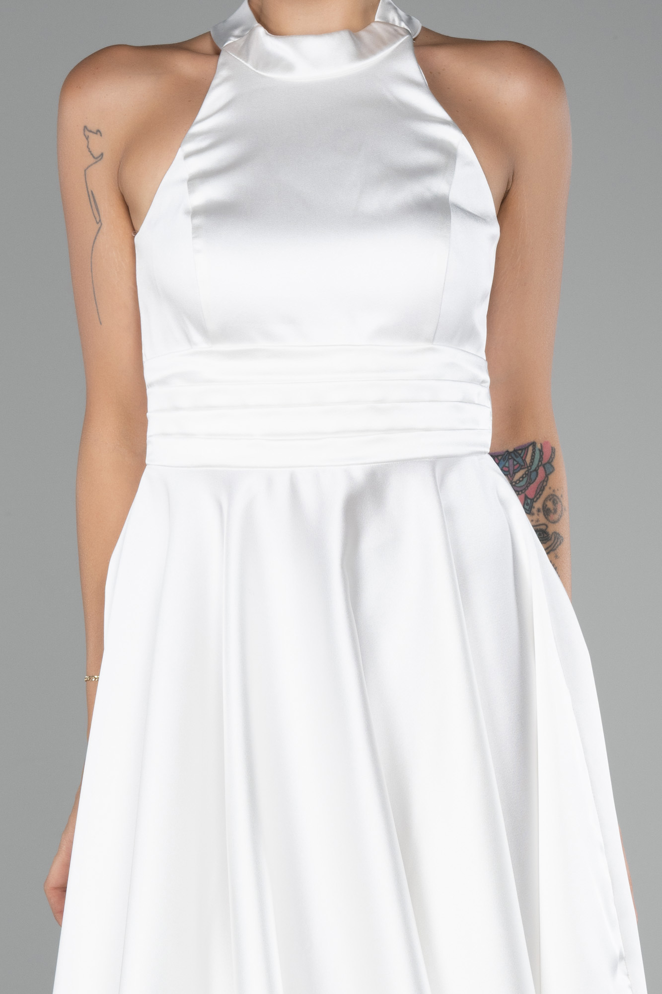 Ekru Halter Yaka Kısa Saten Davet Elbisesi ABK2112 - Görsel 3