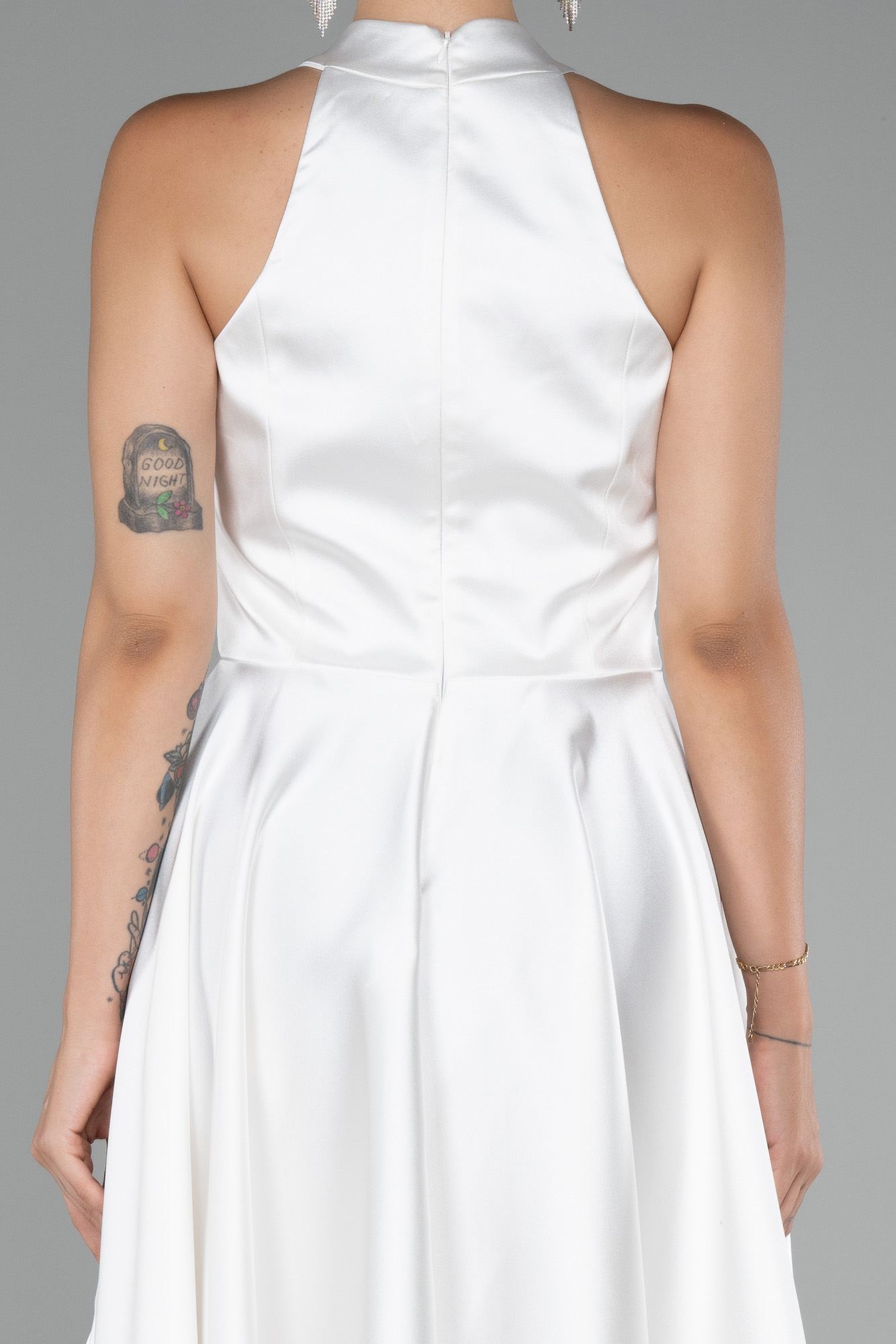 Ekru Halter Yaka Kısa Saten Davet Elbisesi ABK2112 - Görsel 4