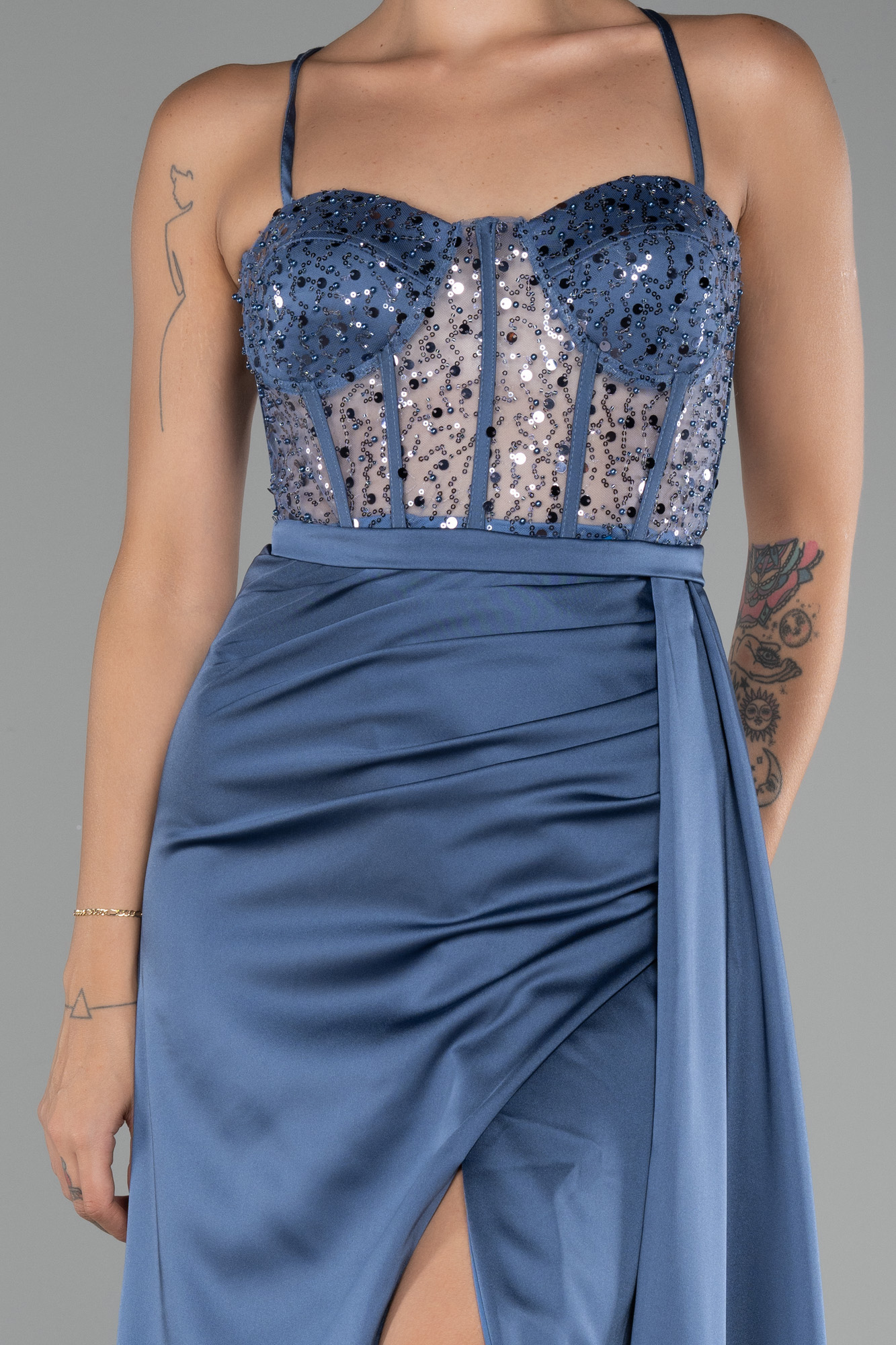 İndigo Üstü Pullu Balenli Yırtmaçlı Uzun Saten Abiye ABU4090 - Görsel 3