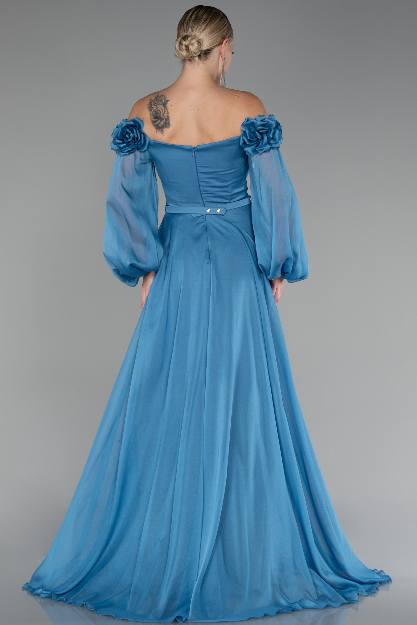 İndigo Çiçekli Kayık Yaka Yırtmaçlı Uzun Şifon Abiye ABU4130 - Görsel 2