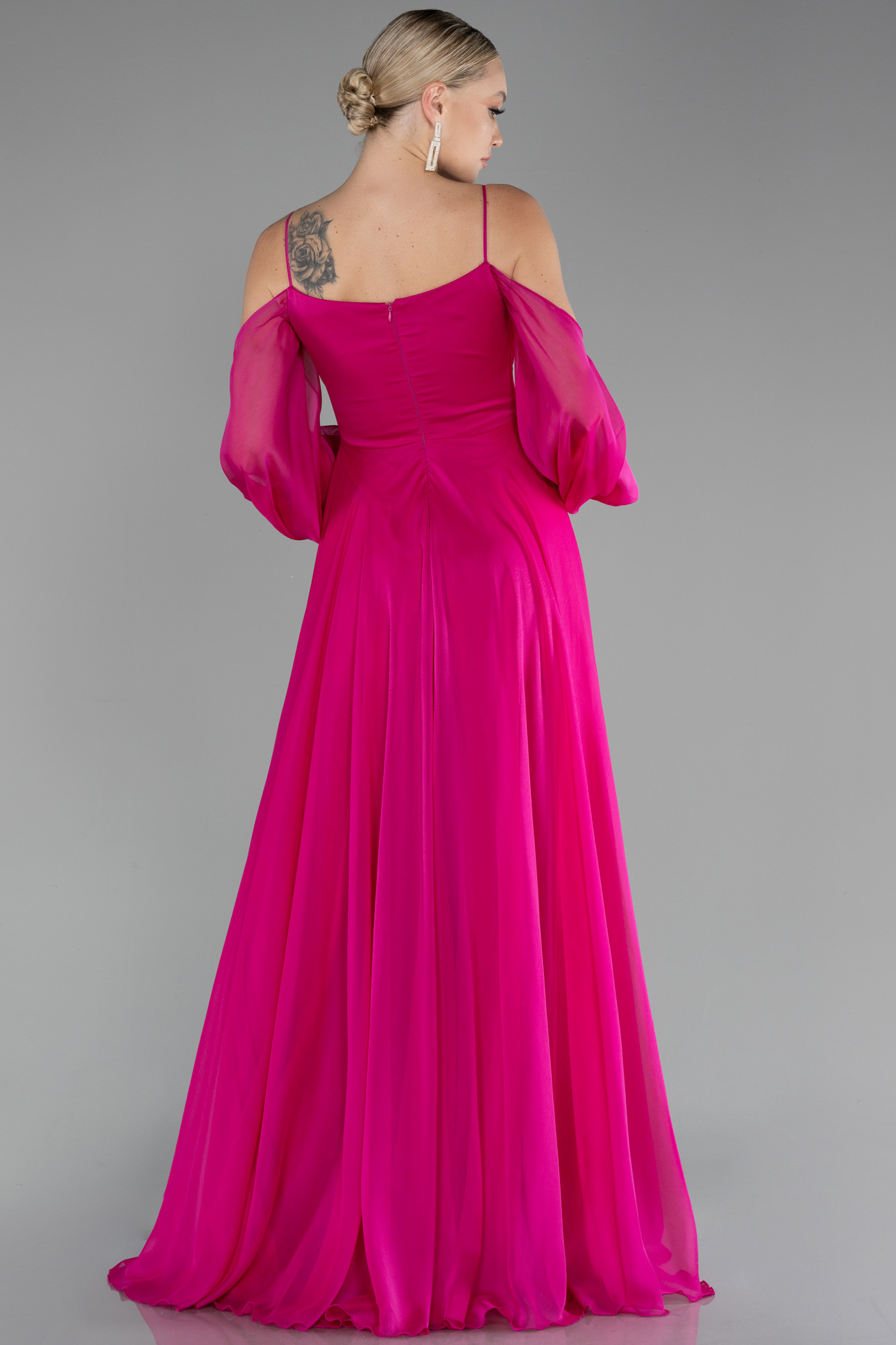 Fuşya Bacak Ve Omuz Dekolteli Uzun Kol Şifon Abiye ABU4165 - Görsel 2