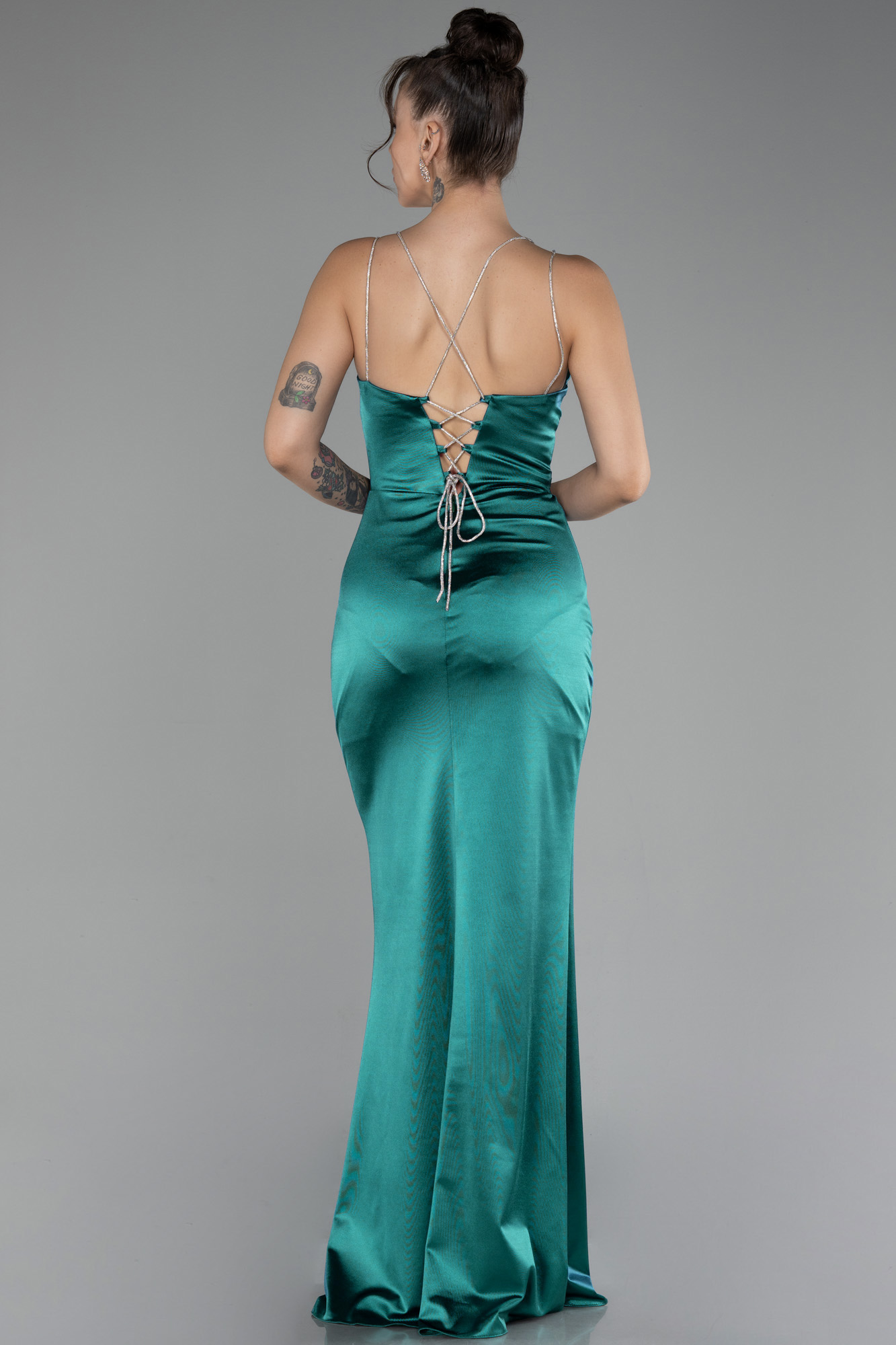 Zümrüt Yeşili Bacak Dekolteli Uzun Saten Abiye Elbise ABU4283 - Görsel 2