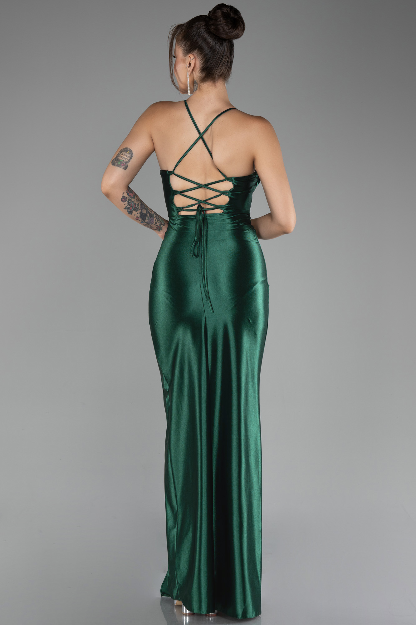 Zümrüt Yeşili Bacak Dekolteli Uzun Saten Abiye ABU3247 - Görsel 2