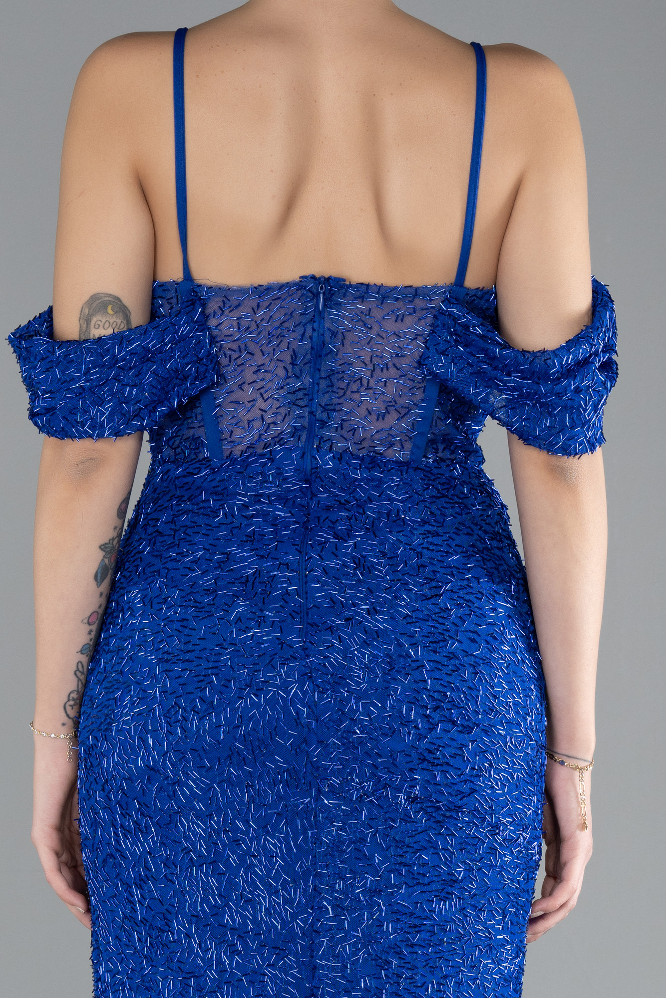 Saks Mavi Bacak Ve Omuz Dekolteli Uzun Boncuklu Abiye ABU4394 - Görsel 4