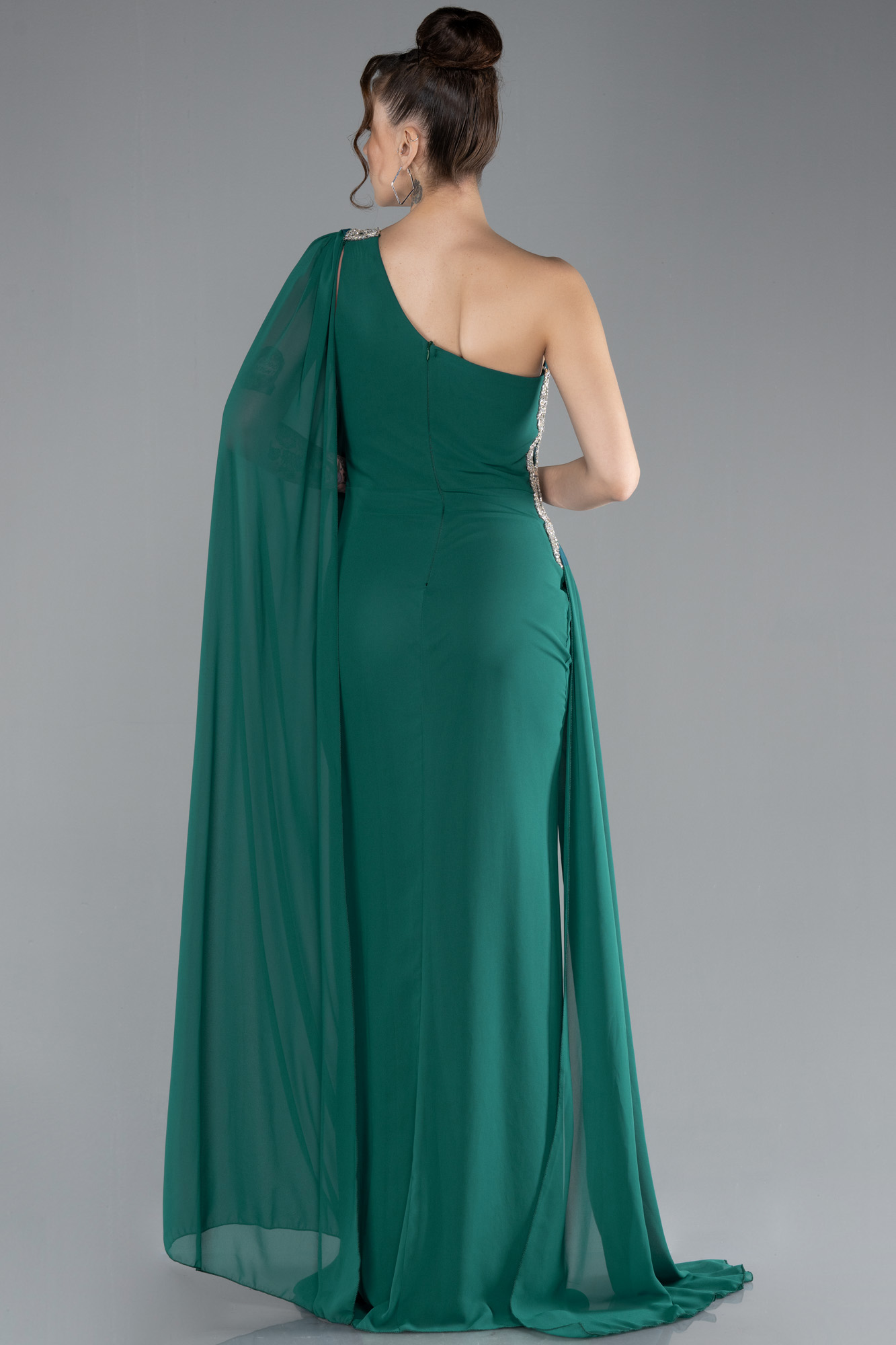 Zümrüt Yeşili Şallı Tek Omuz Yırtmaçlı Uzun Şifon Abiye ABU4406 - Görsel 2