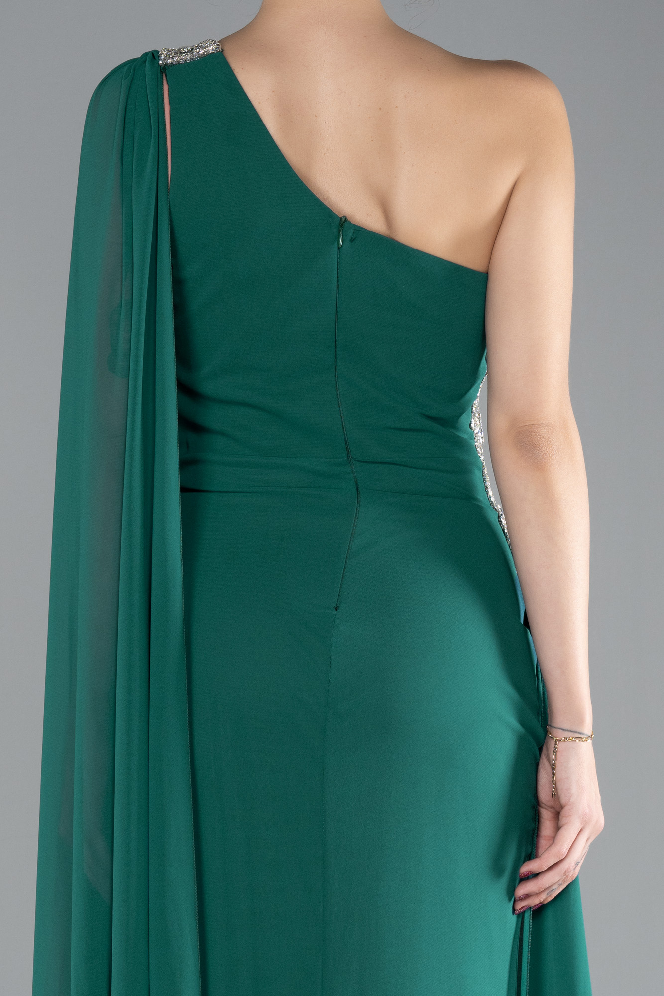 Zümrüt Yeşili Şallı Tek Omuz Yırtmaçlı Uzun Şifon Abiye ABU4406 - Görsel 4