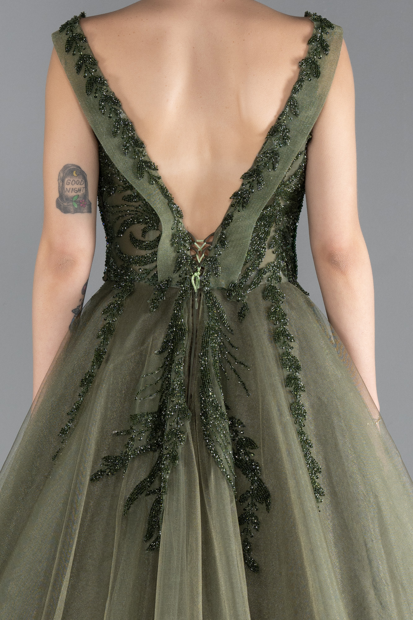 Haki Kolsuz Taş İşlemeli Uzun Özel Tasarım Nişan Elbisesi ABU4434 - Görsel 4