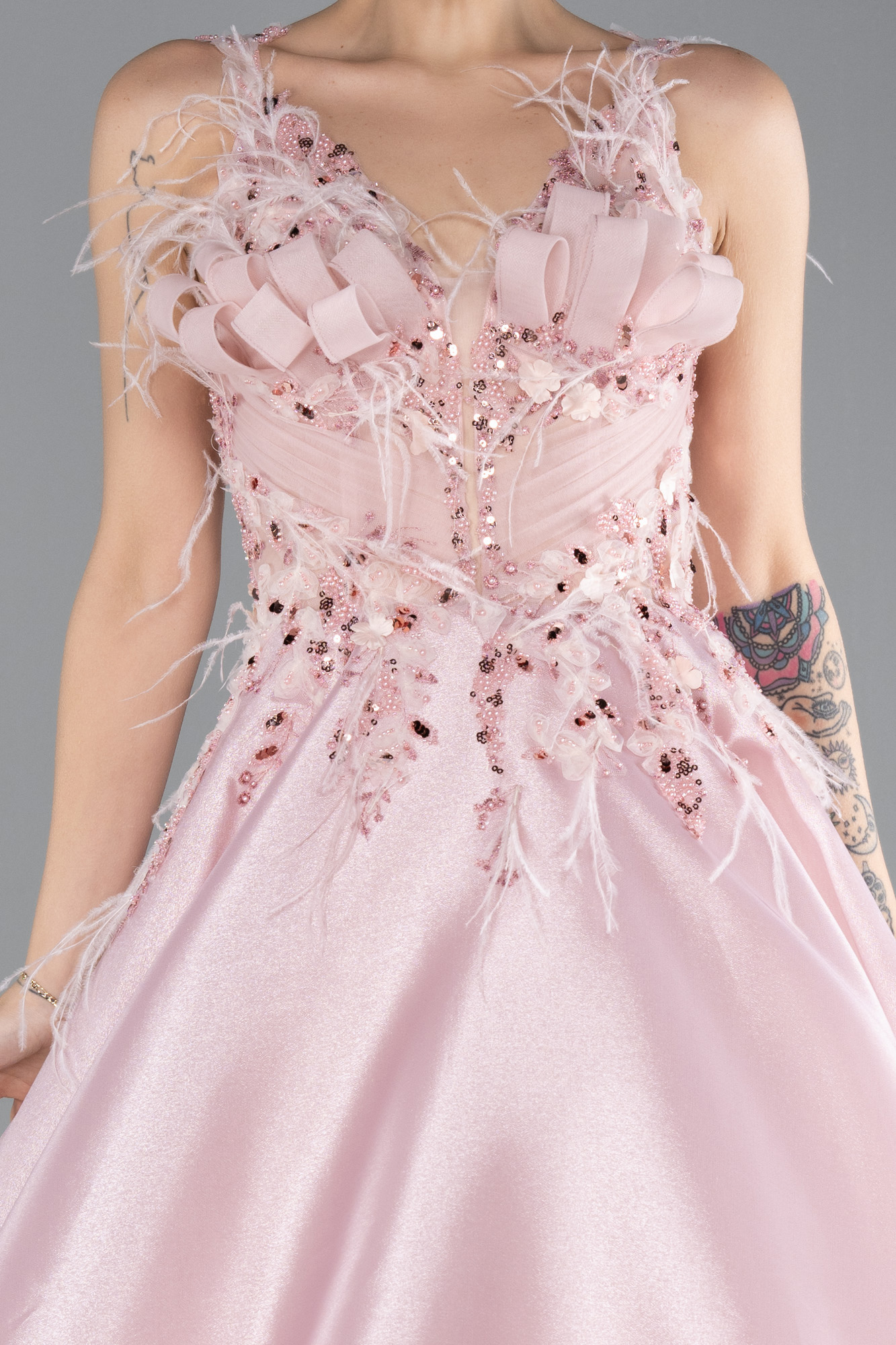 Pudra Askılı Boncuk İşlemeli Uzun Özel Tasarım Nişan Elbisesi ABU4441 - Görsel 3