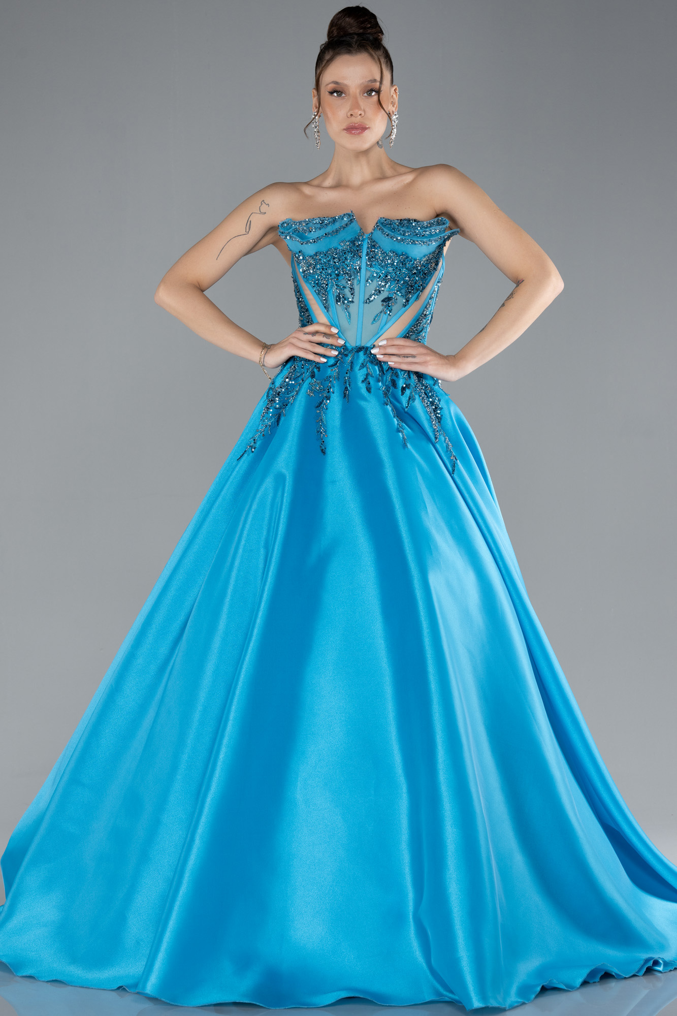 Petrol Mavisi Straplez Taş İşlemeli Uzun Özel Tasarım Nişan Elbisesi ABU4442