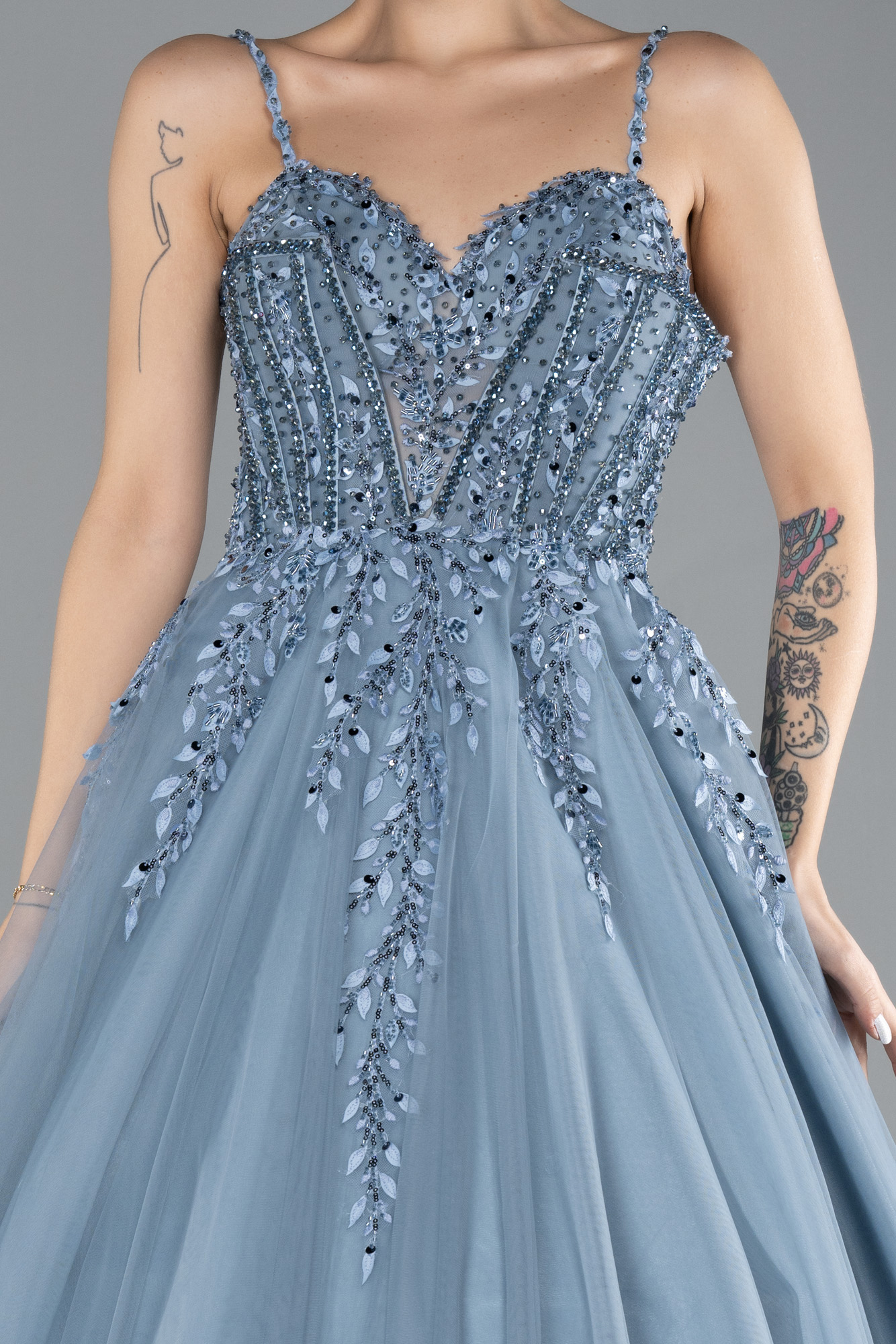 Gri-İndigo Taş İşlemeli Uzun Özel Tasarım Nişan Elbisesi ABU4486 - Görsel 3