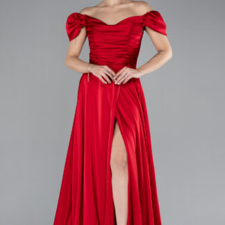 Kırmızı Kayık Yaka Yırtmaçlı Uzun Saten Abiye Elbise ABU4508