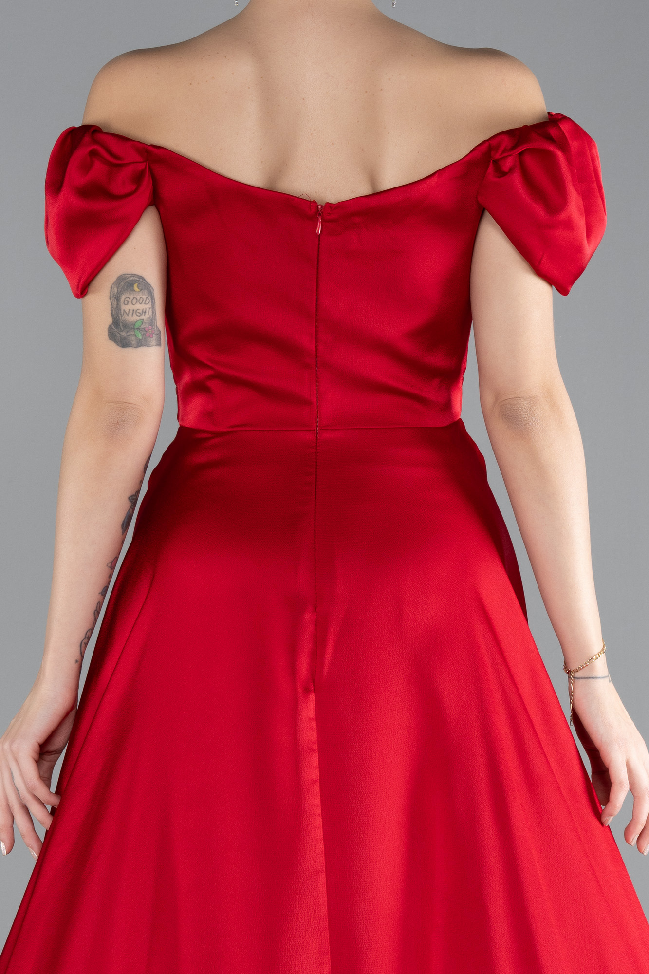 Kırmızı Kayık Yaka Yırtmaçlı Uzun Saten Abiye Elbise ABU4508 - Görsel 4