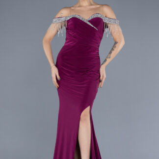 Mürdüm Taşlı Kayık Yaka Yırtmaçlı Uzun Abiye Elbise ABU4553