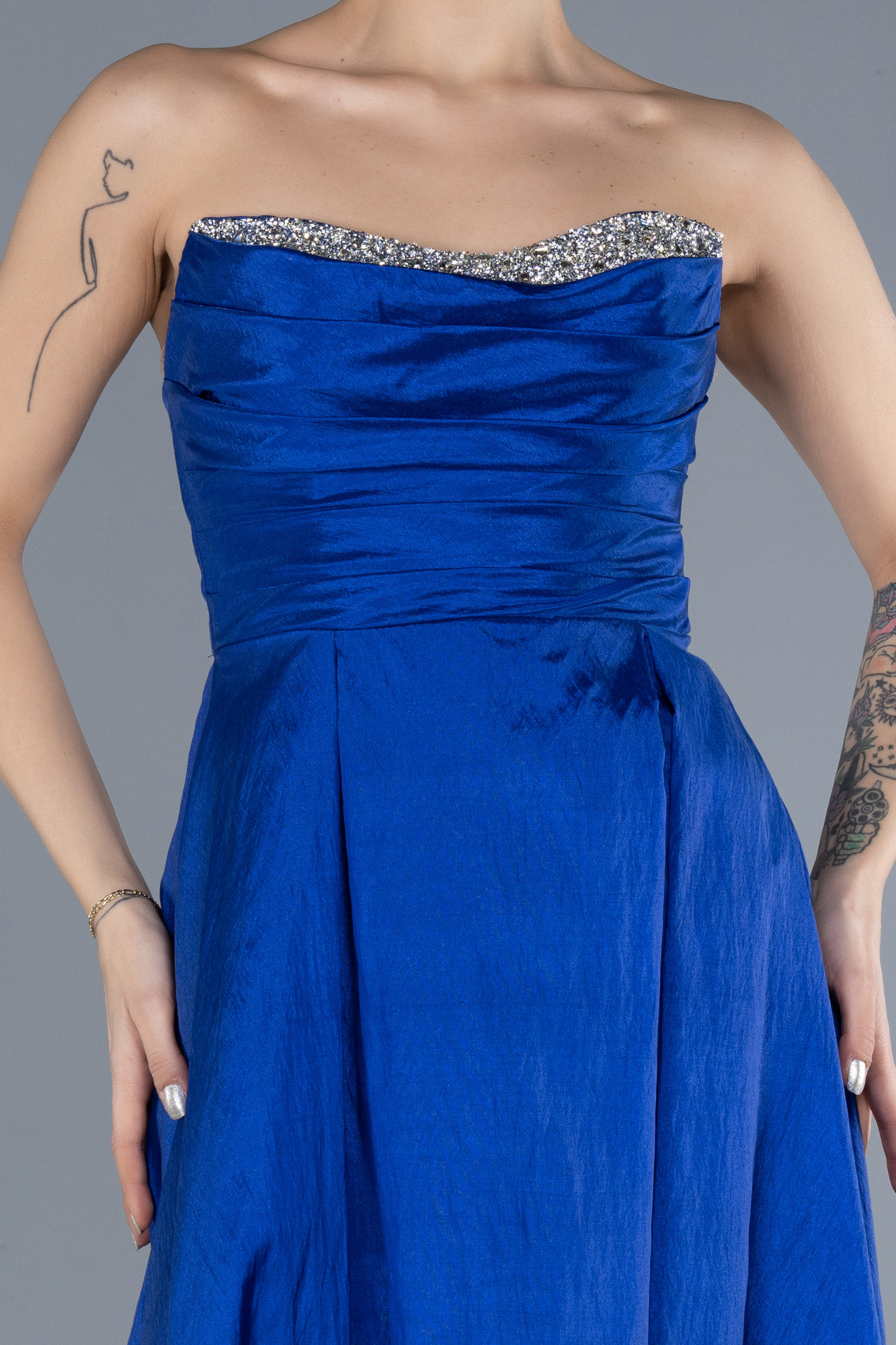 Saks Mavi Taşlı Straplez Yaka Uzun Tafta Abiye Elbise ABU4579 - Görsel 3