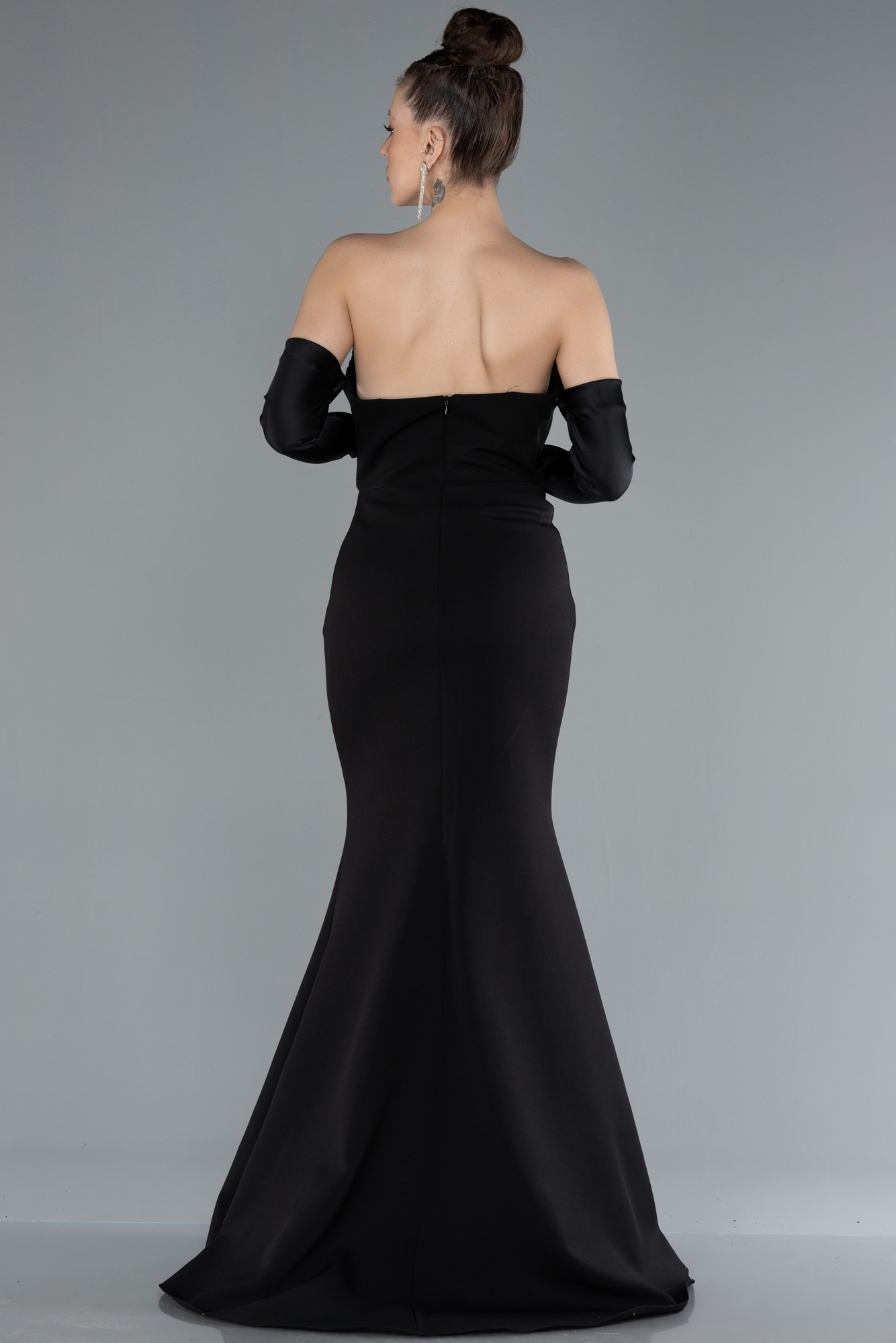 Siyah Taşlı Straplez Yaka Kol Aksesuarlı Uzun Balık Abiye ABU4637 - Görsel 2