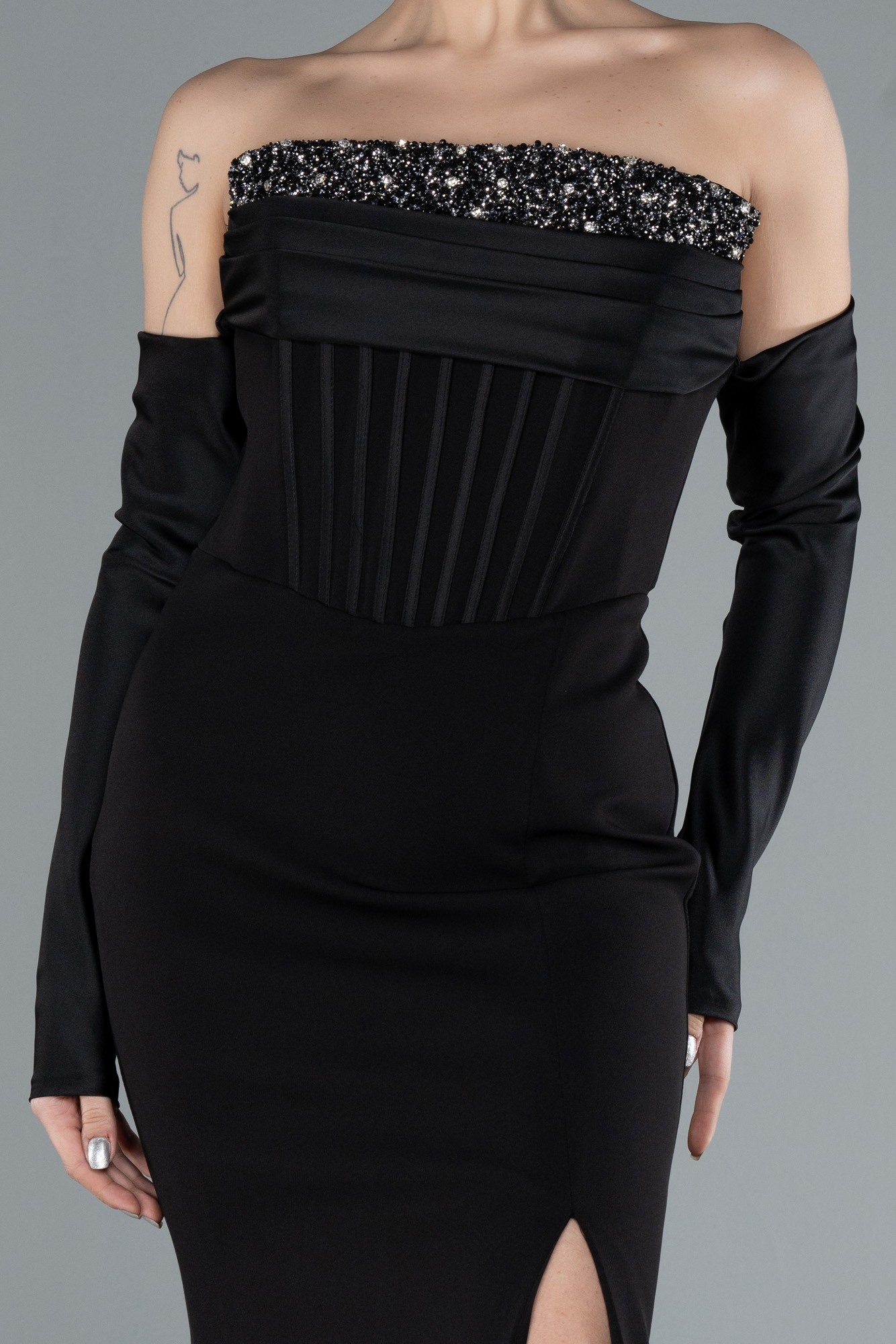 Siyah Taşlı Straplez Yaka Kol Aksesuarlı Uzun Balık Abiye ABU4637 - Görsel 3