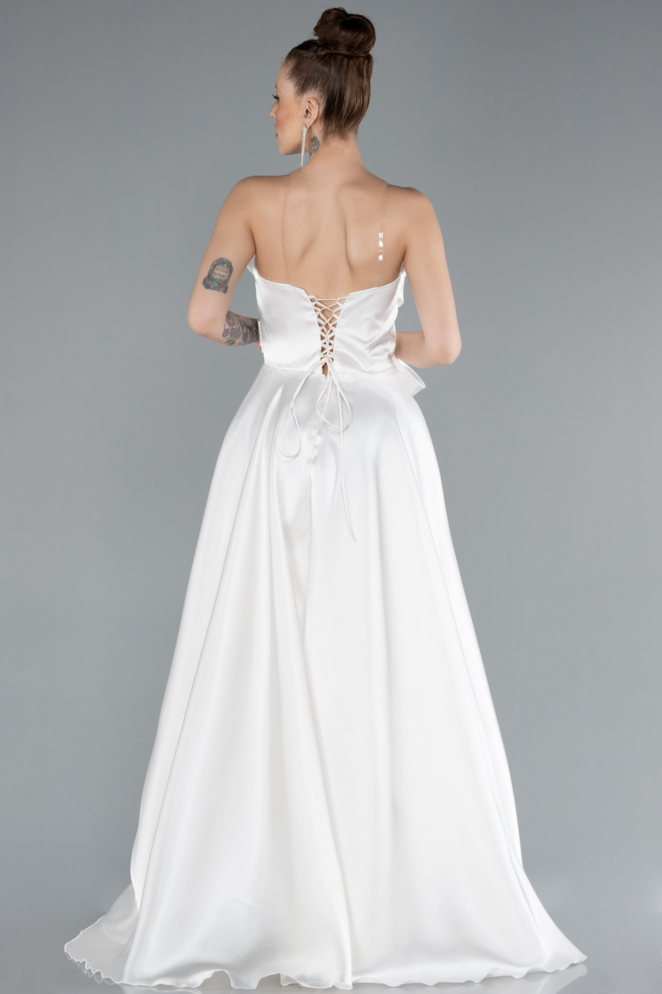 Ekru Straplez Bacak Dekolteli Uzun Saten Abiye ABU4680 - Görsel 3