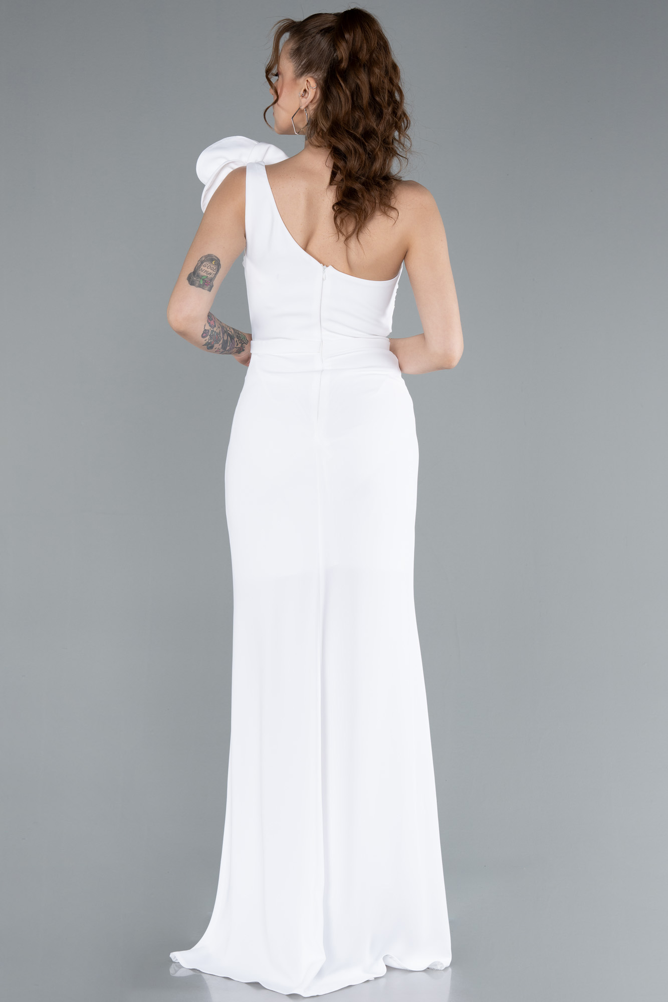 Ekru Güllü Tek Omuz Yırtmaçlı Uzun Abiye Elbise ABU4695 - Görsel 3