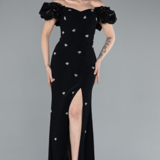 Siyah Kayık Yaka Yırtmaçlı Taş Detay Uzun Abiye ABU4696