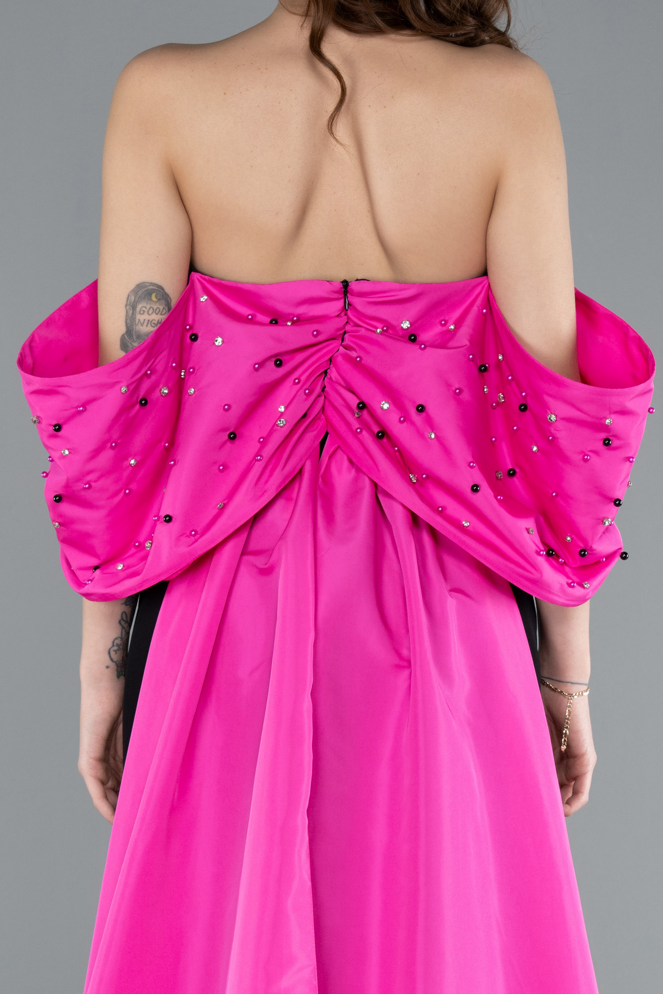 Fuşya-Siyah Boncuklu Straplez Yaka Kuyruklu Uzun Abiye ABU4701 - Görsel 4