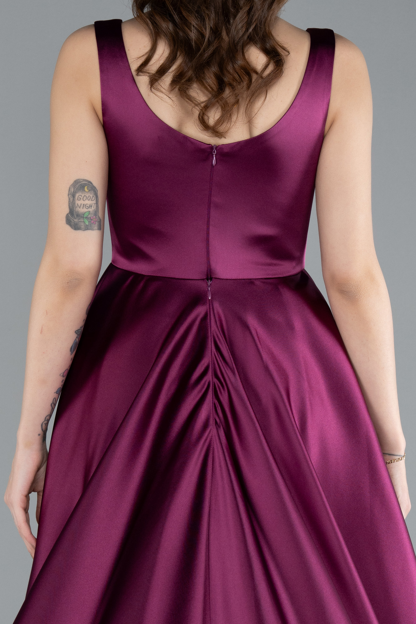 Vişne Yırtmaçlı Kare Yaka Kuyruklu Uzun Saten Abiye ABU4715 - Görsel 4