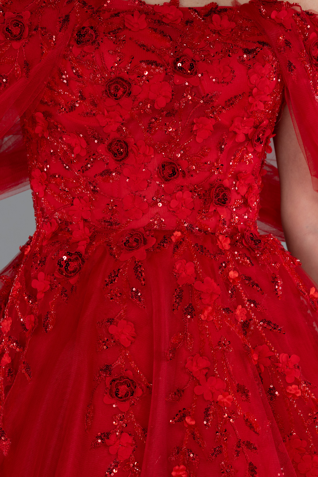 Kırmızı Kayık Yaka Çiçek İşlemeli Uzun Nişan Elbisesi ABU4720 - Görsel 5