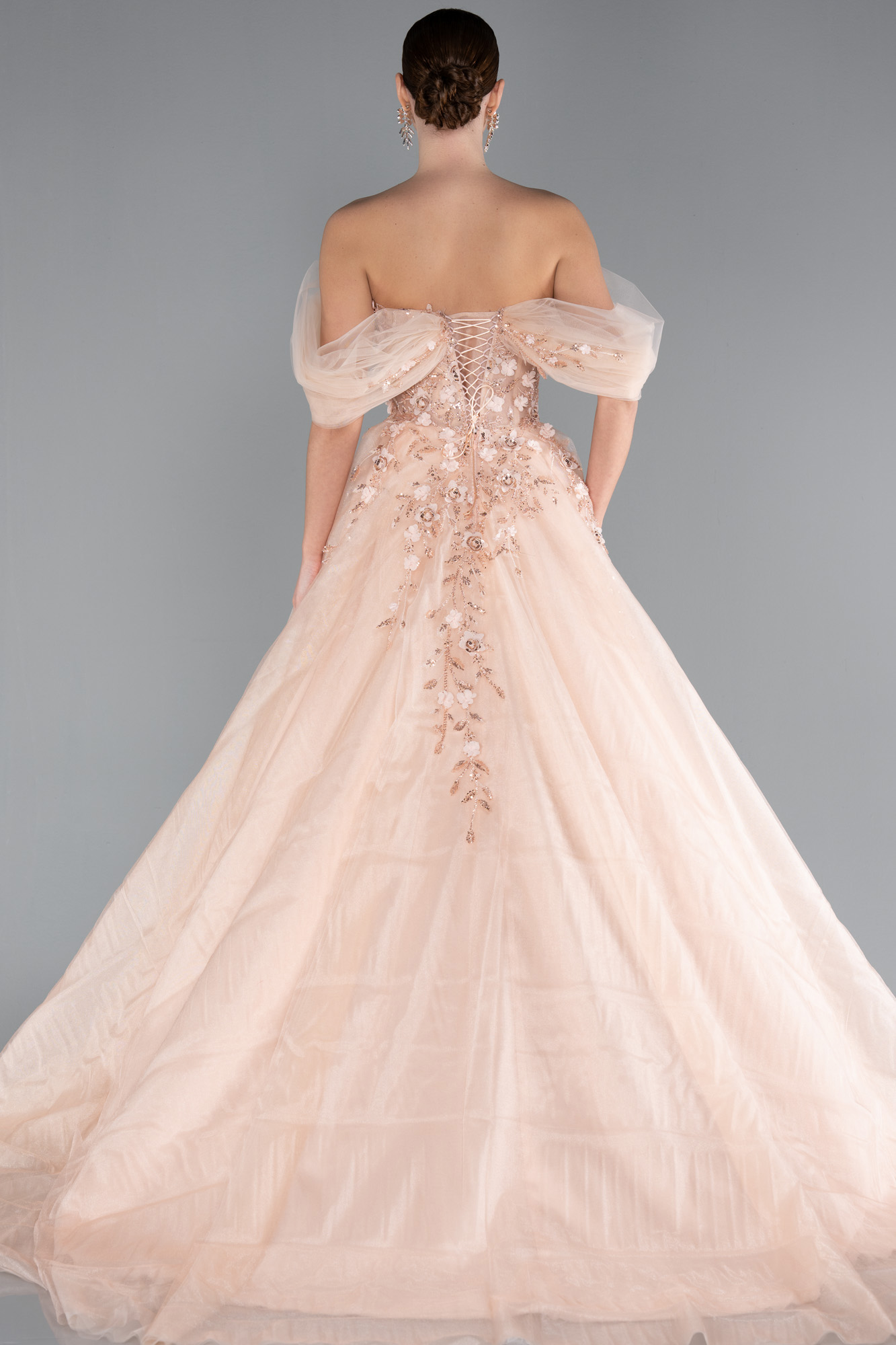 Somon Kayık Yaka Çiçek İşlemeli Uzun Nişan Elbisesi ABU4720 - Görsel 2