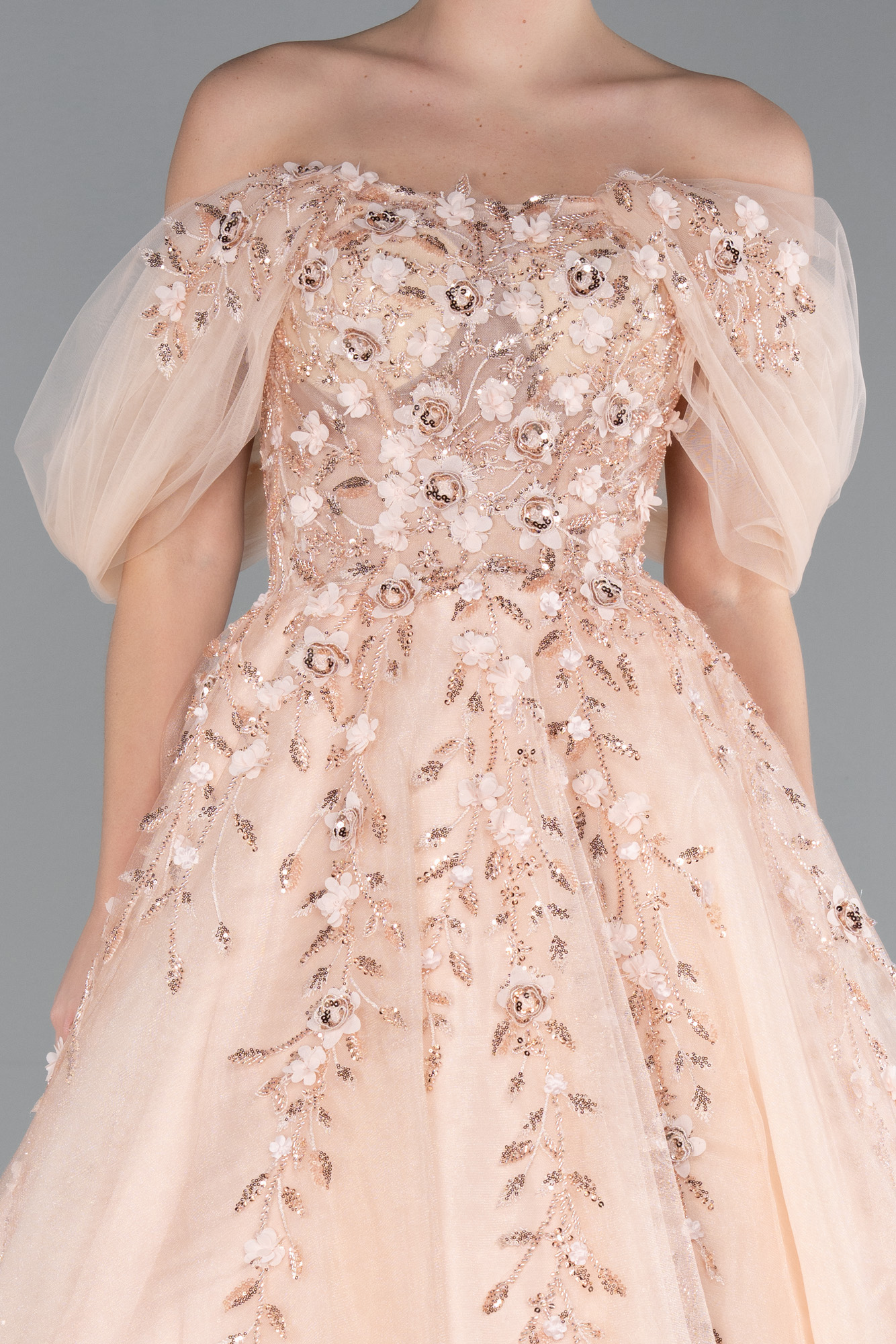 Somon Kayık Yaka Çiçek İşlemeli Uzun Nişan Elbisesi ABU4720 - Görsel 3