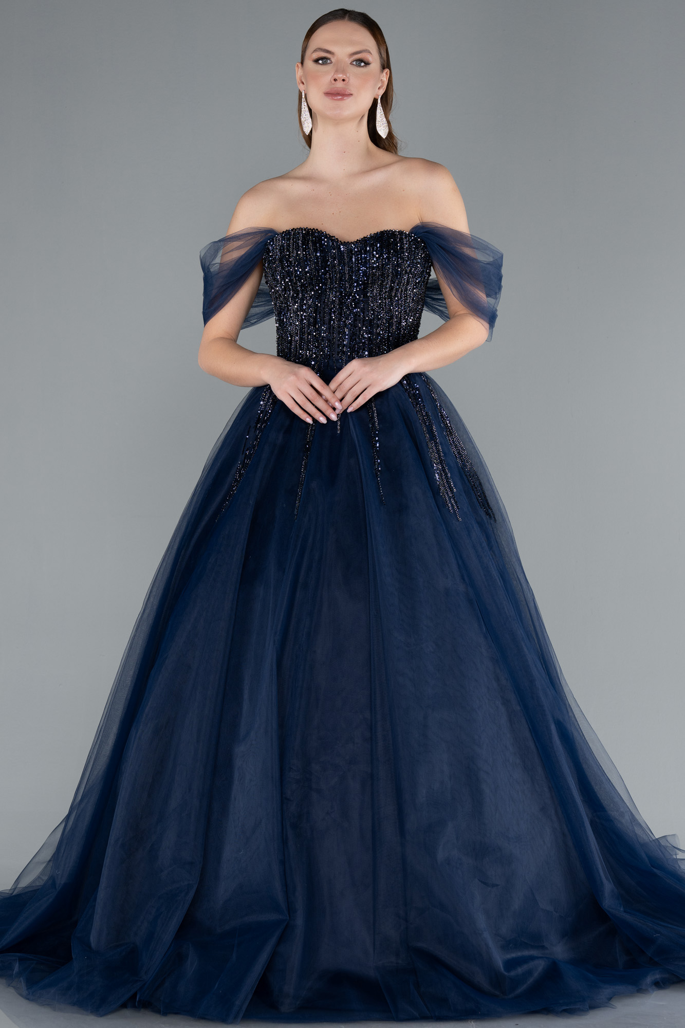 Lacivert Taşlı Kayık Yaka Özel Tasarım Uzun Nişan Elbisesi ABU4762 - Görsel 3